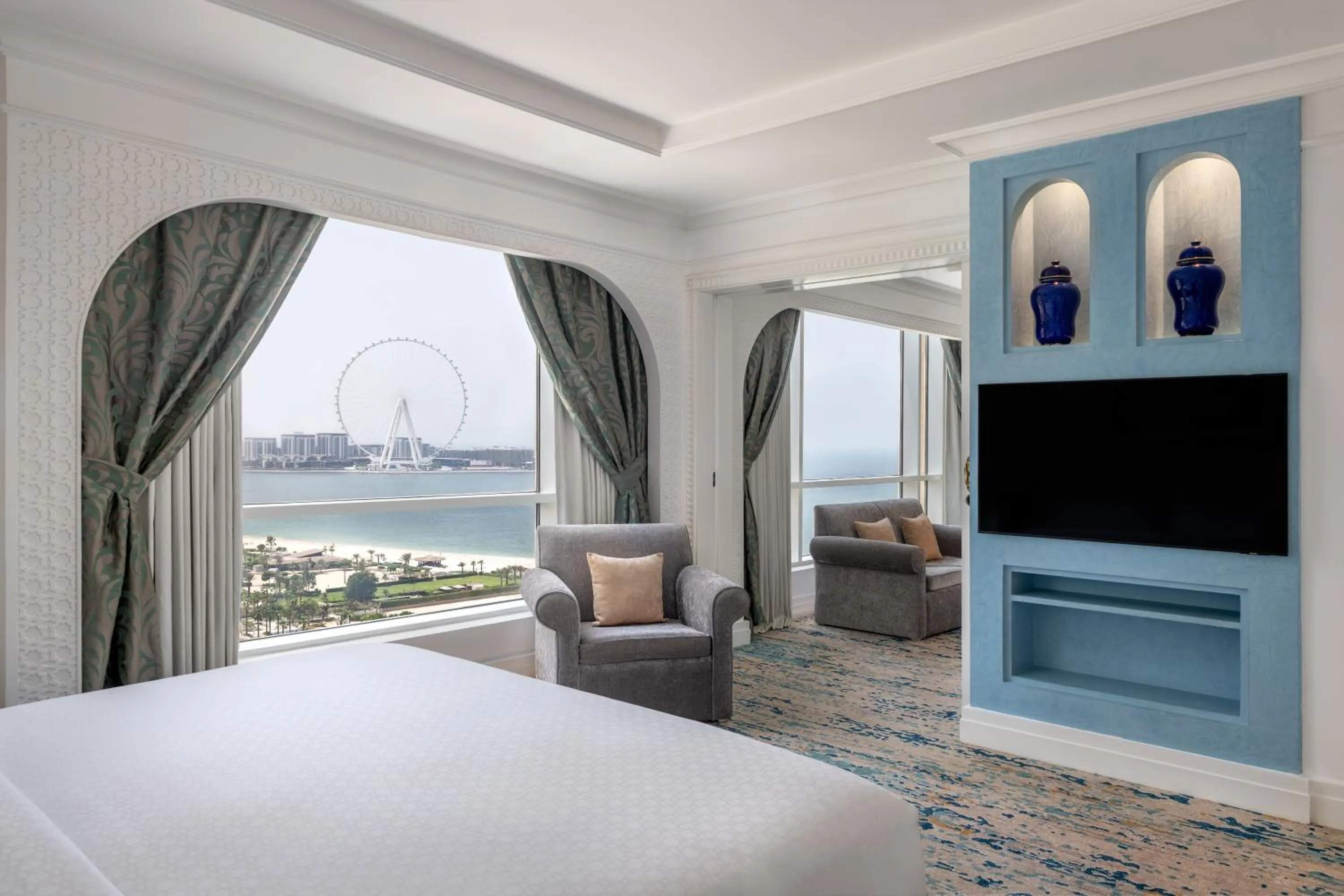 Bed in Al Habtoor Grand Resort, Autograph Collection