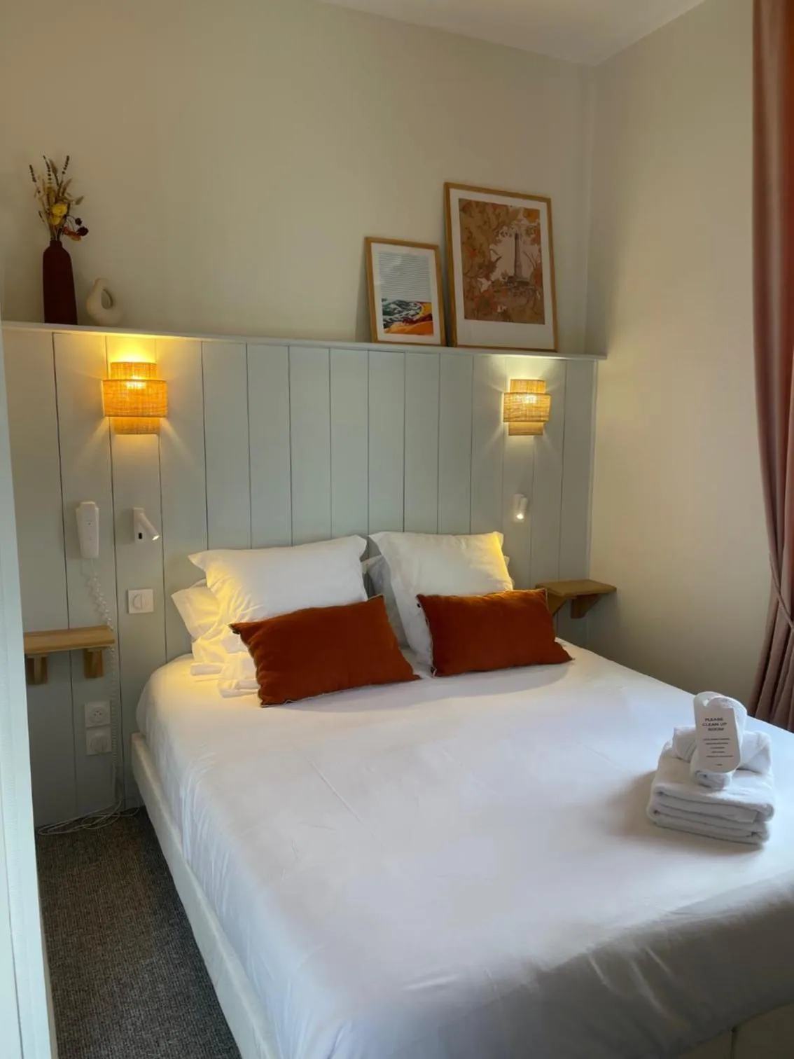 Bedroom in Hôtel Michelet Plage
