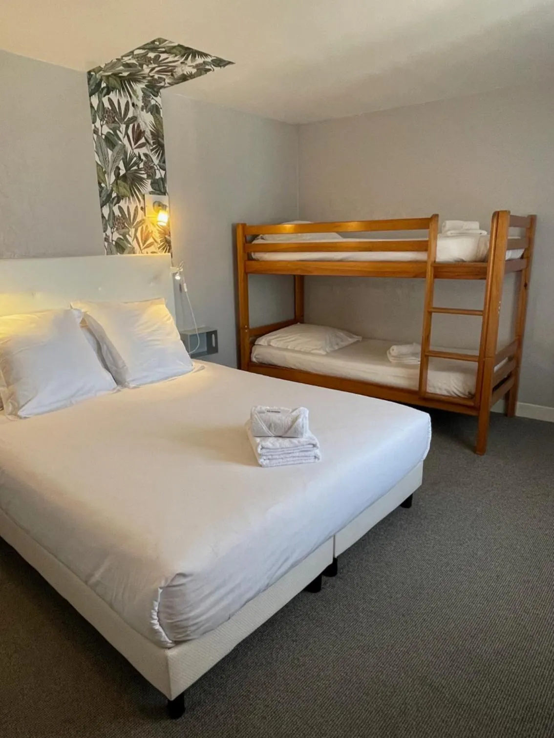 Photo of the whole room in Hôtel Michelet Plage