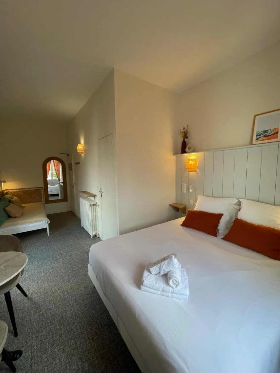 Photo of the whole room in Hôtel Michelet Plage