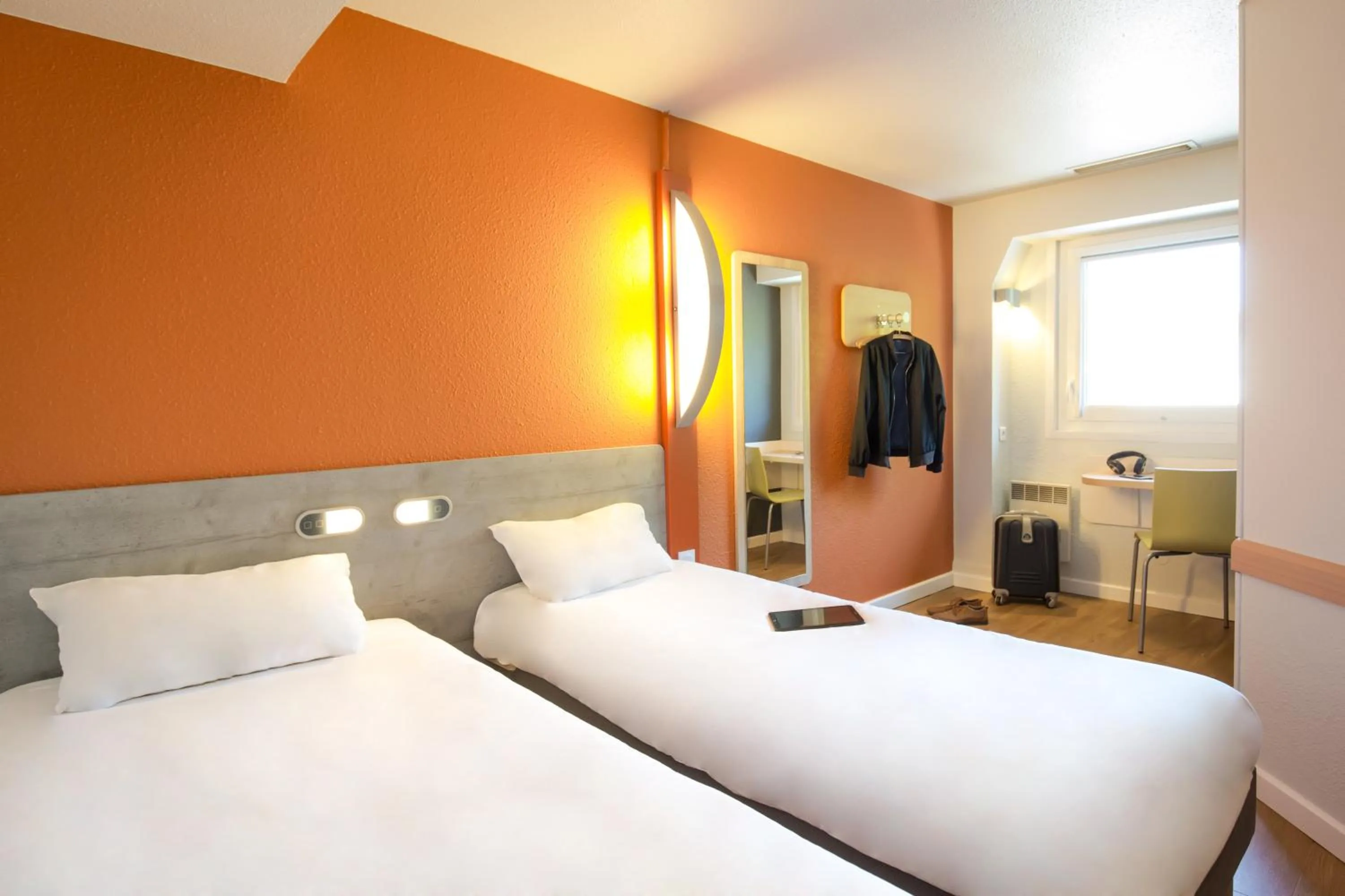Bedroom, Bed in ibis budget Vienne Sud