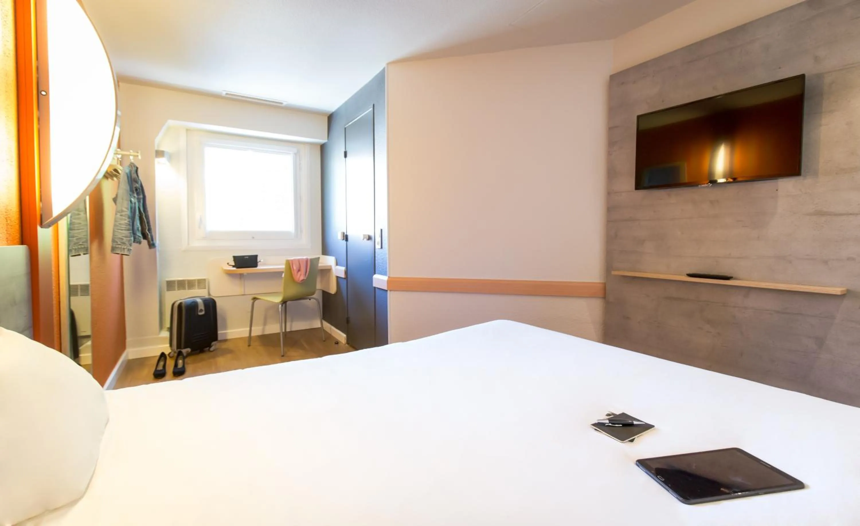 Bedroom, Bed in ibis budget Vienne Sud