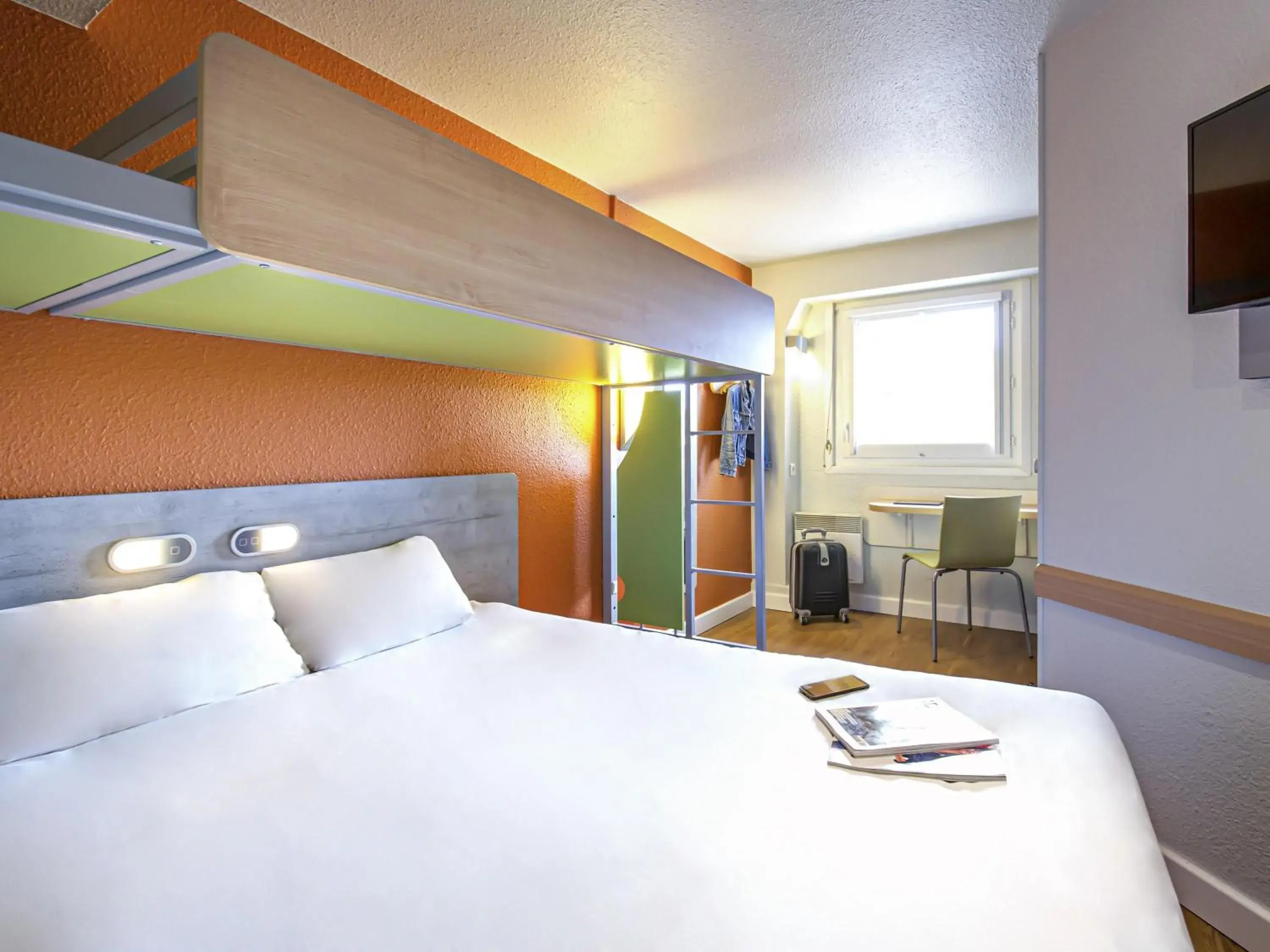 Bedroom, Bed in ibis budget Vienne Sud Bedroom, Bed in ibis budget Vienne Sud