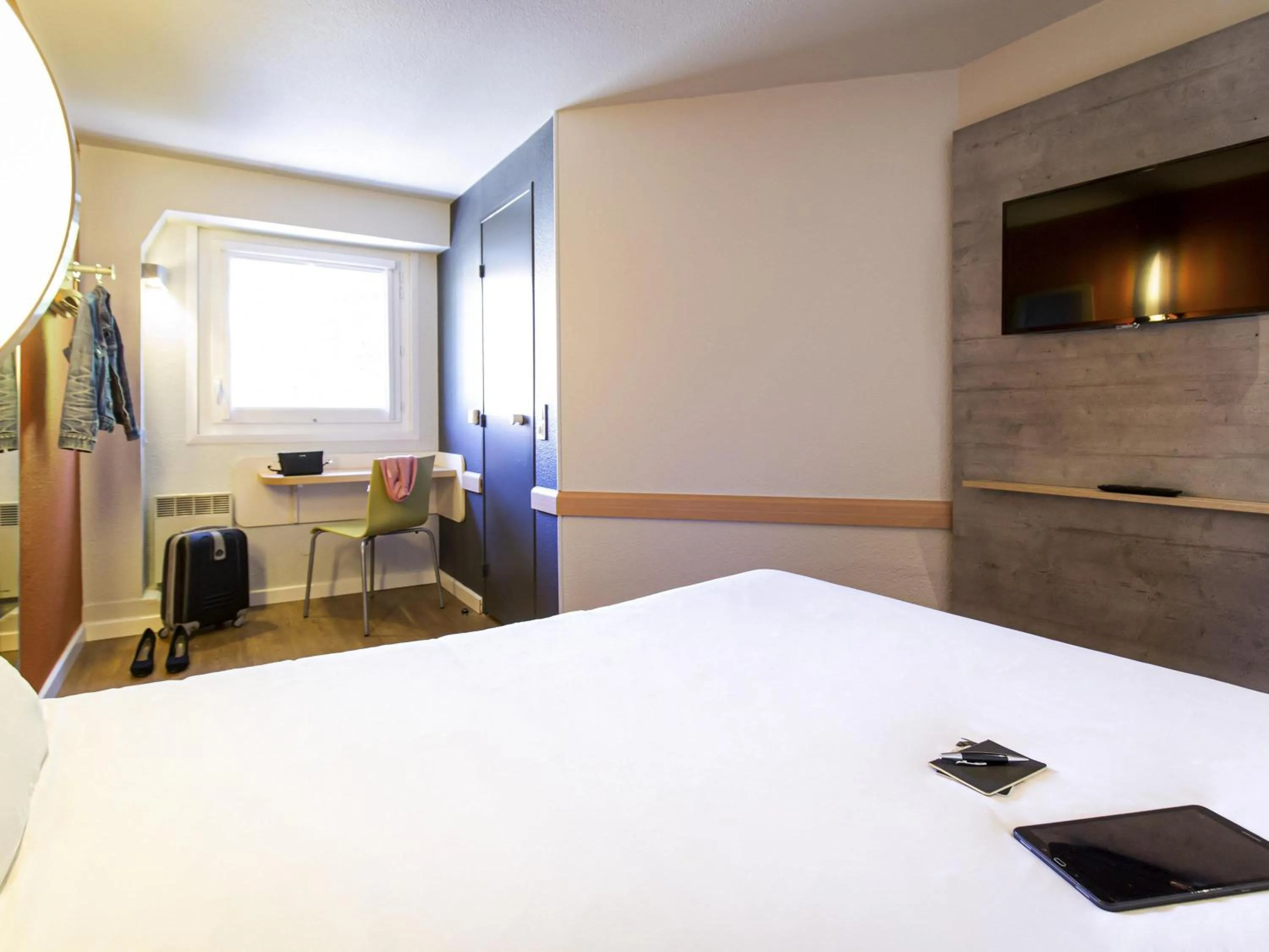 Bedroom, Bed in ibis budget Vienne Sud