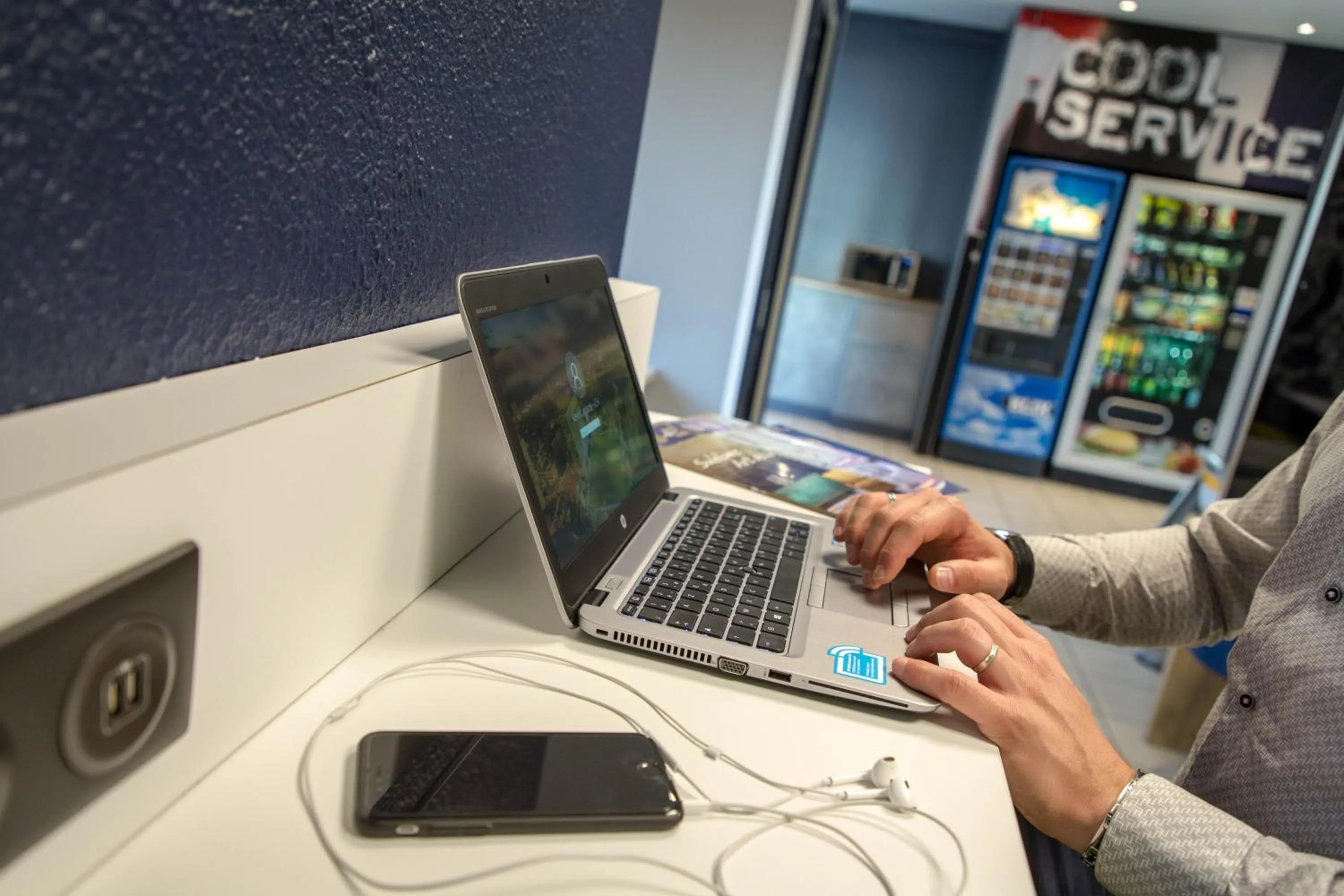 Lounge or bar in ibis budget Vienne Sud