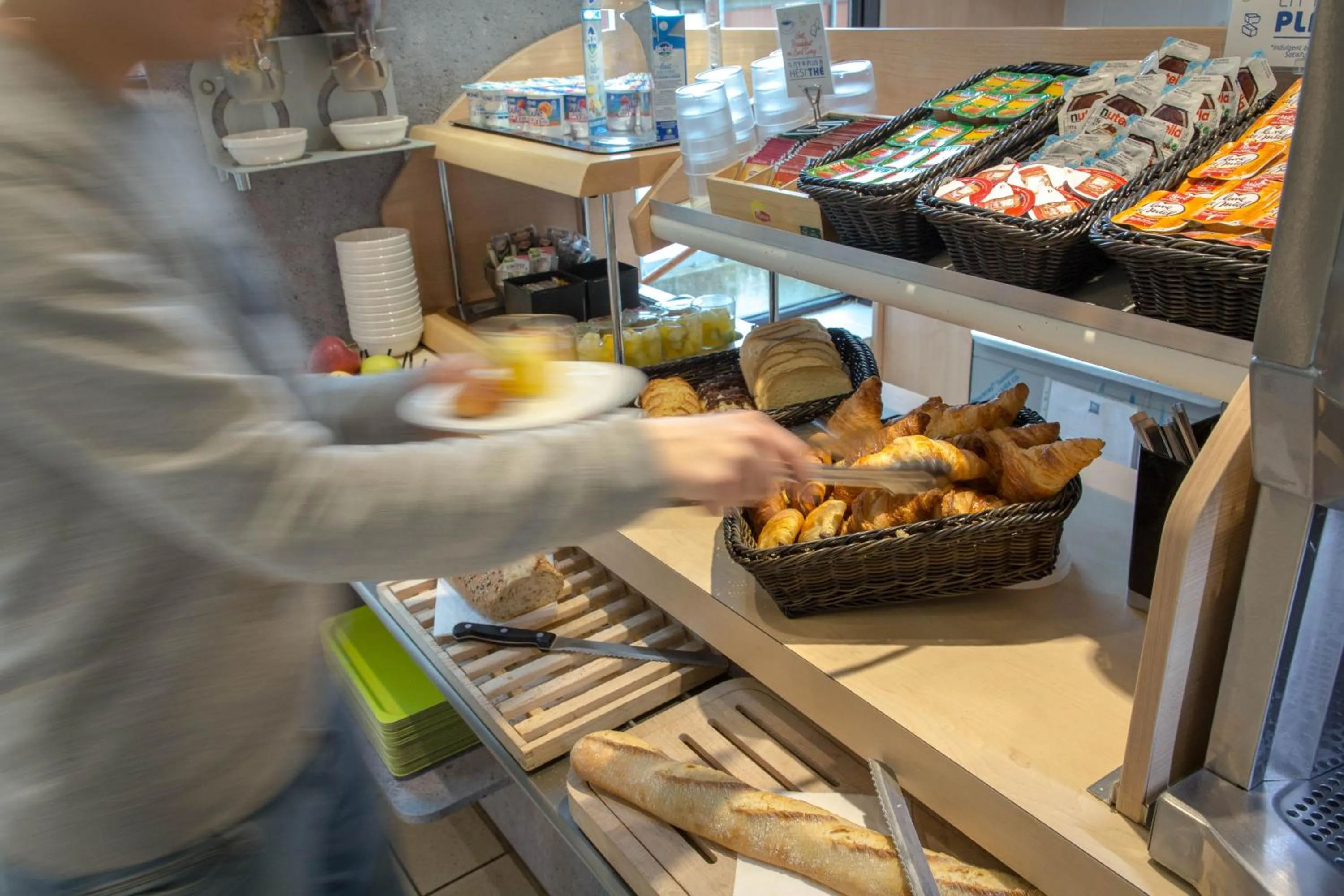 Buffet breakfast in ibis budget Vienne Sud