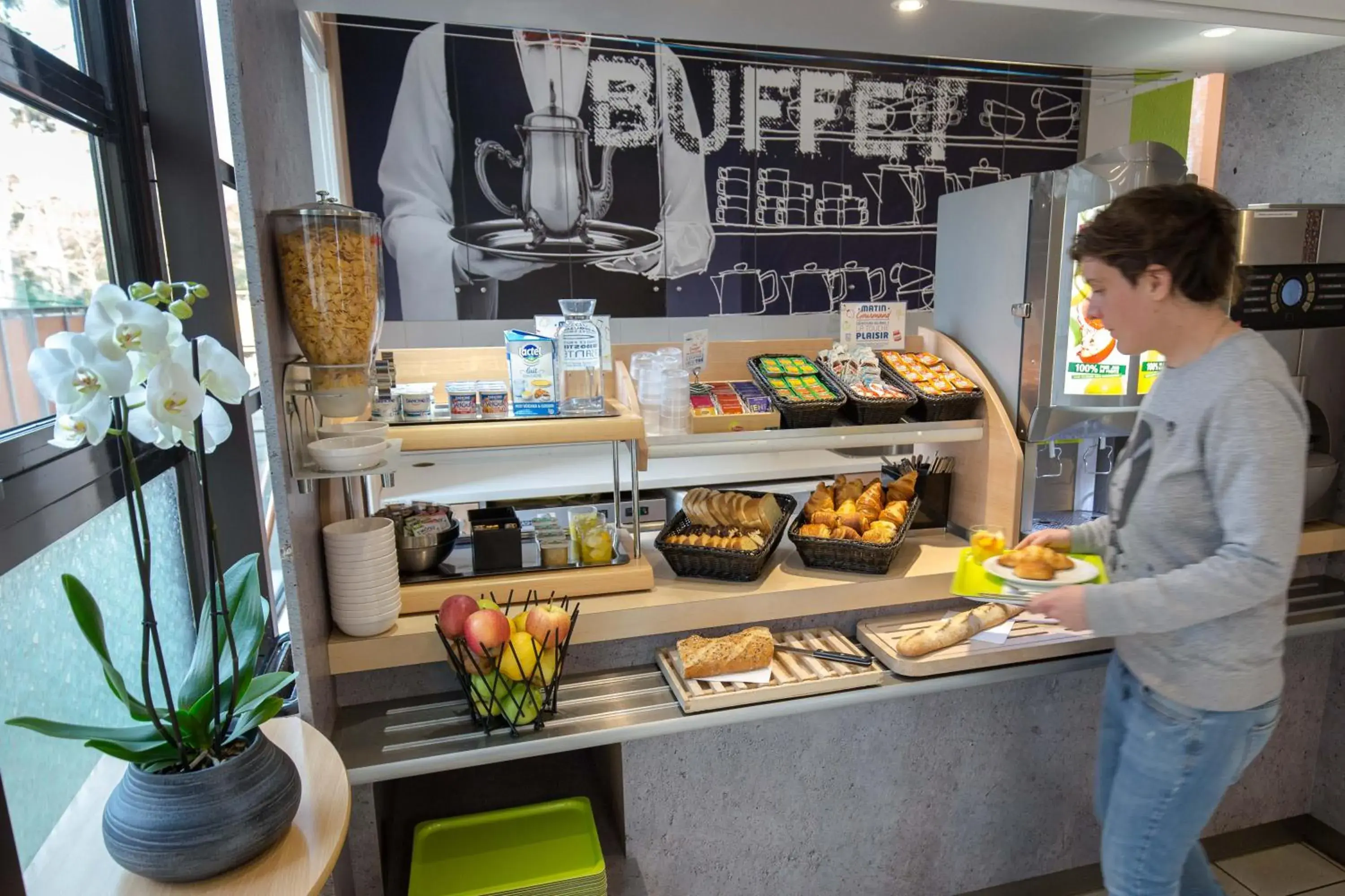 Buffet breakfast in ibis budget Vienne Sud Buffet breakfast in ibis budget Vienne Sud