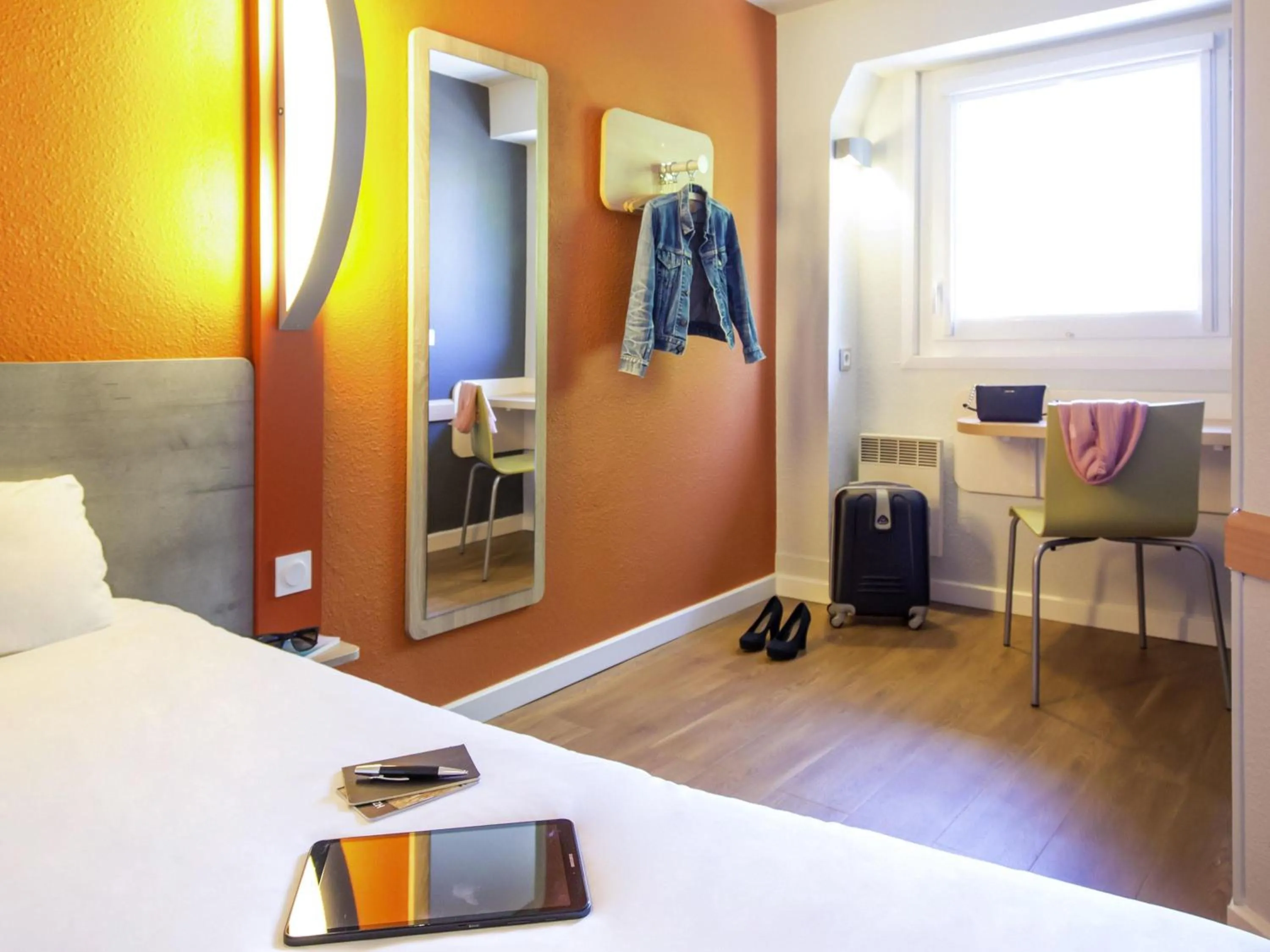 Bedroom, Bed in ibis budget Vienne Sud