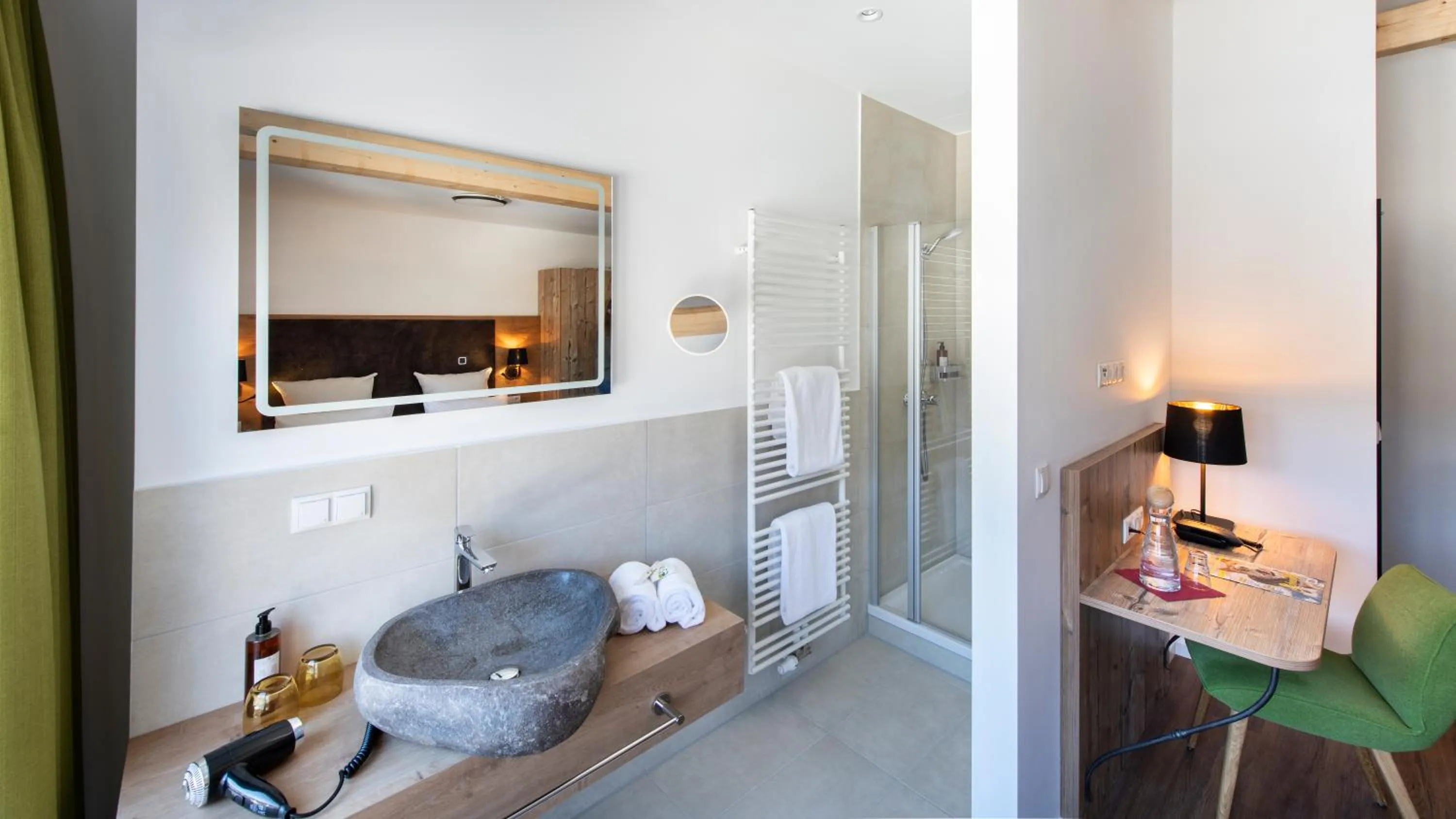 Bathroom, Bed in Schnitzers Dahoam - Hundefreundlich