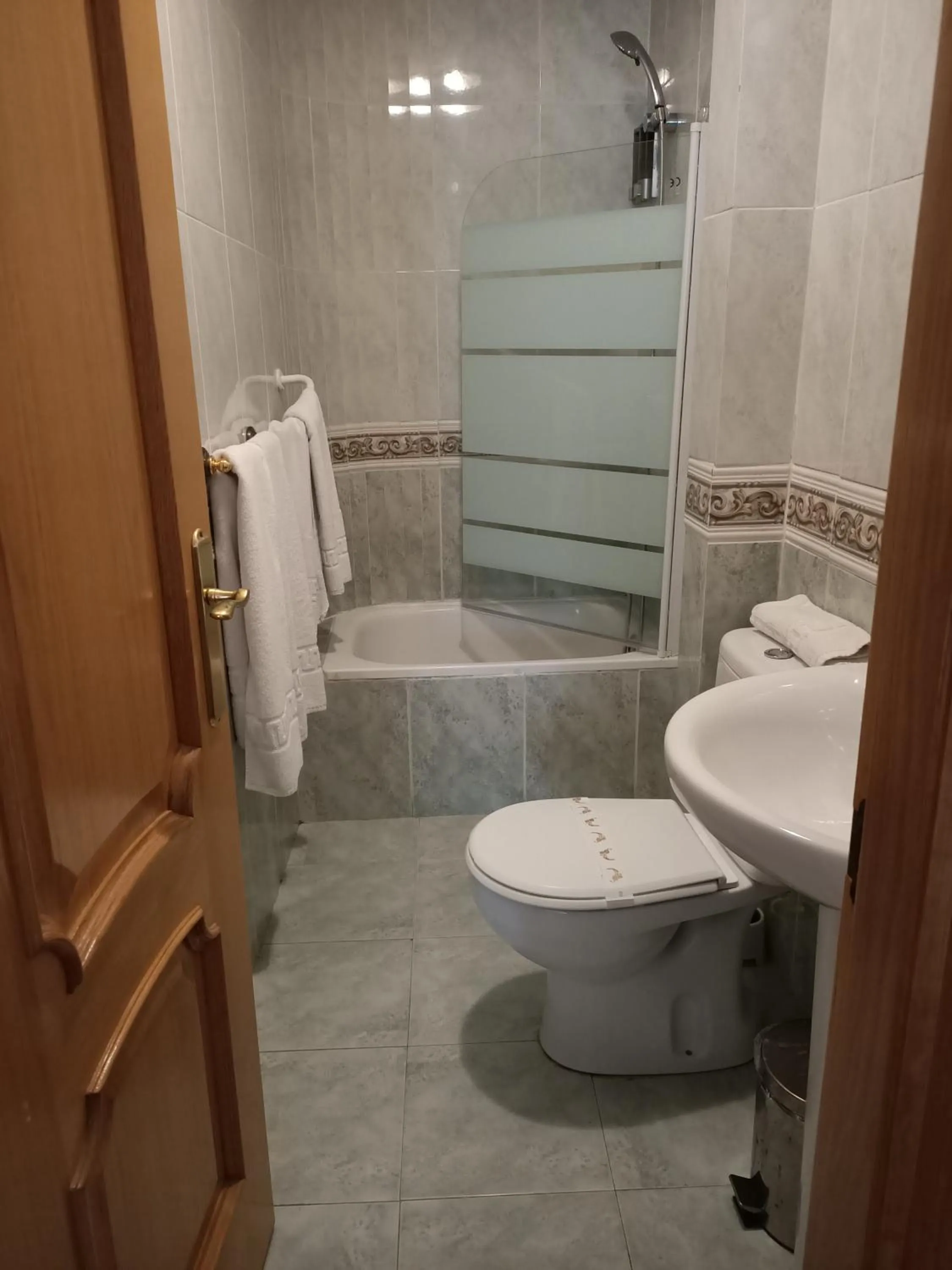 Bathroom in Pensión Argüelles