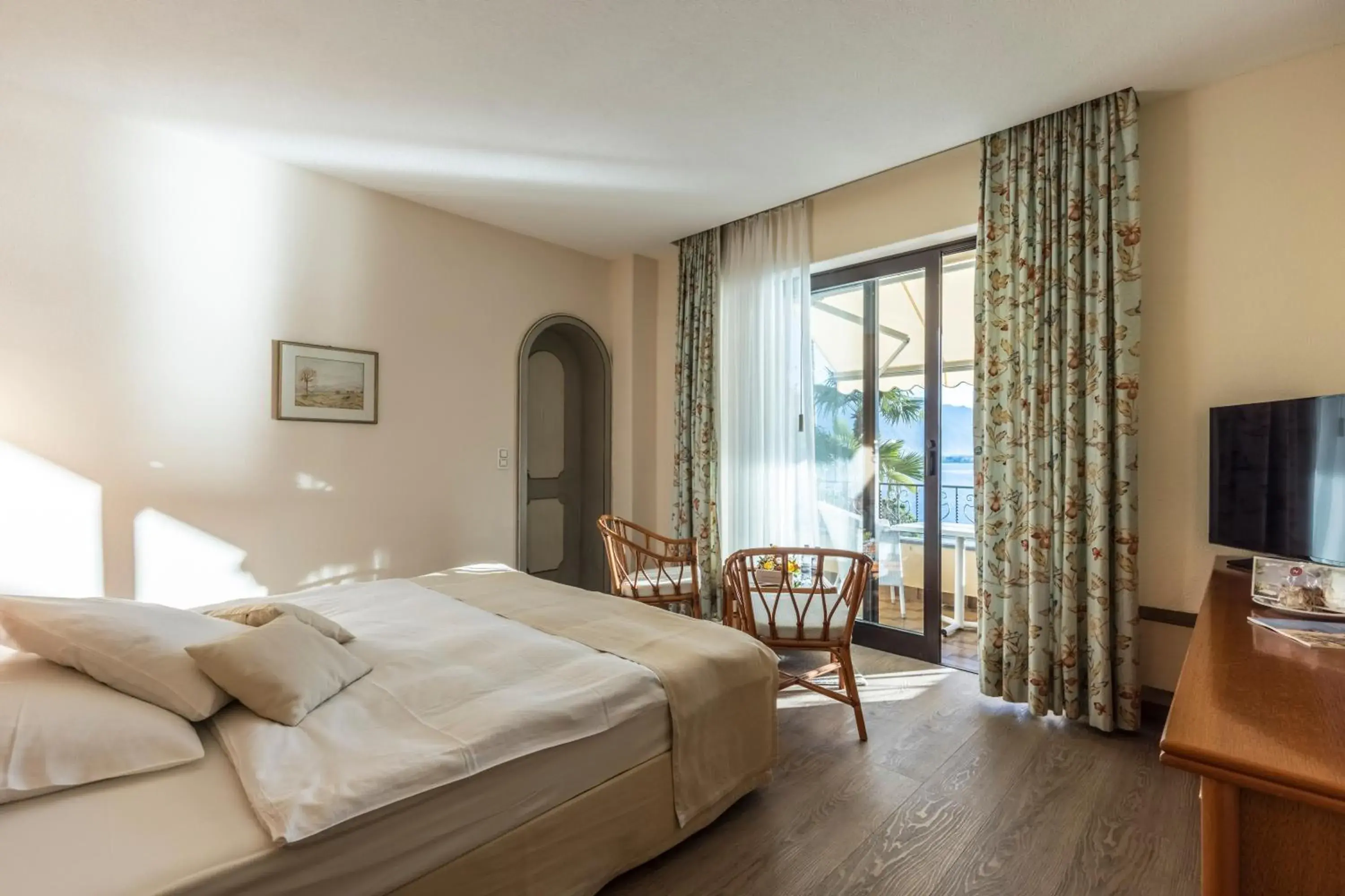 Standard Double with Balcony and Lake View in Boutique Hotel La Rocca Standard Double with Balcony and Lake View in Boutique Hotel La Rocca