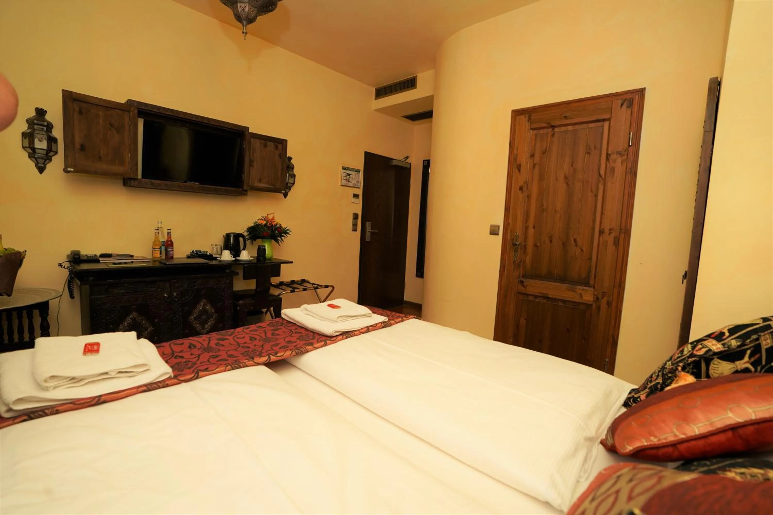 TV/Entertainment Center in Hotel Villa Oriental & Restaurant                                               