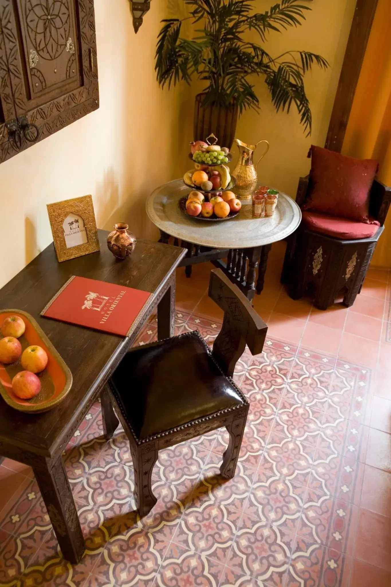 Seating Area in Hotel Villa Oriental & Restaurant                                               