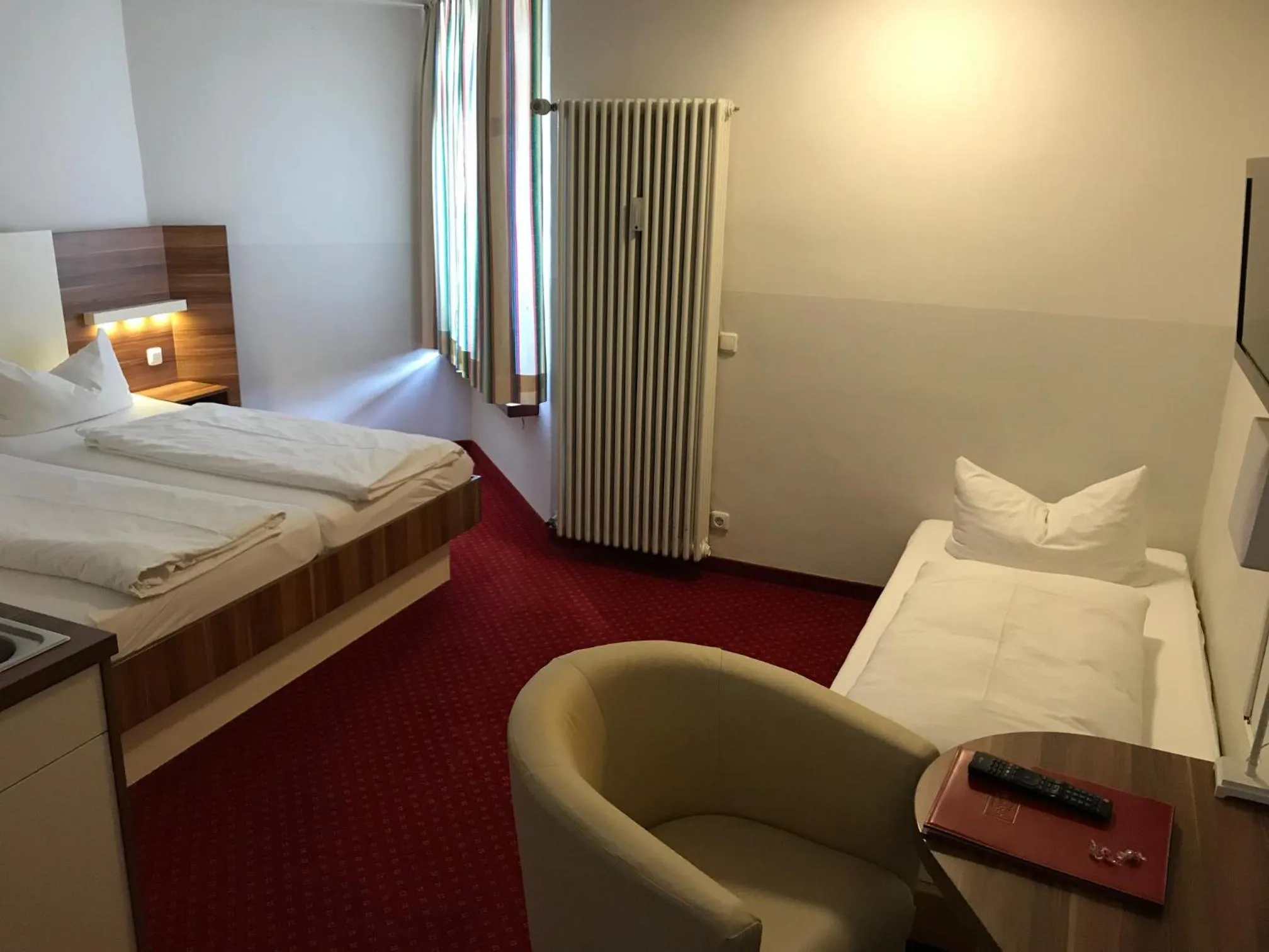 Photo of the whole room, Bed in Central Hotel-Apart München