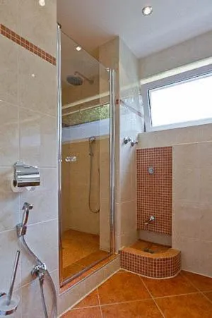 Bathroom in Central Hotel-Apart München