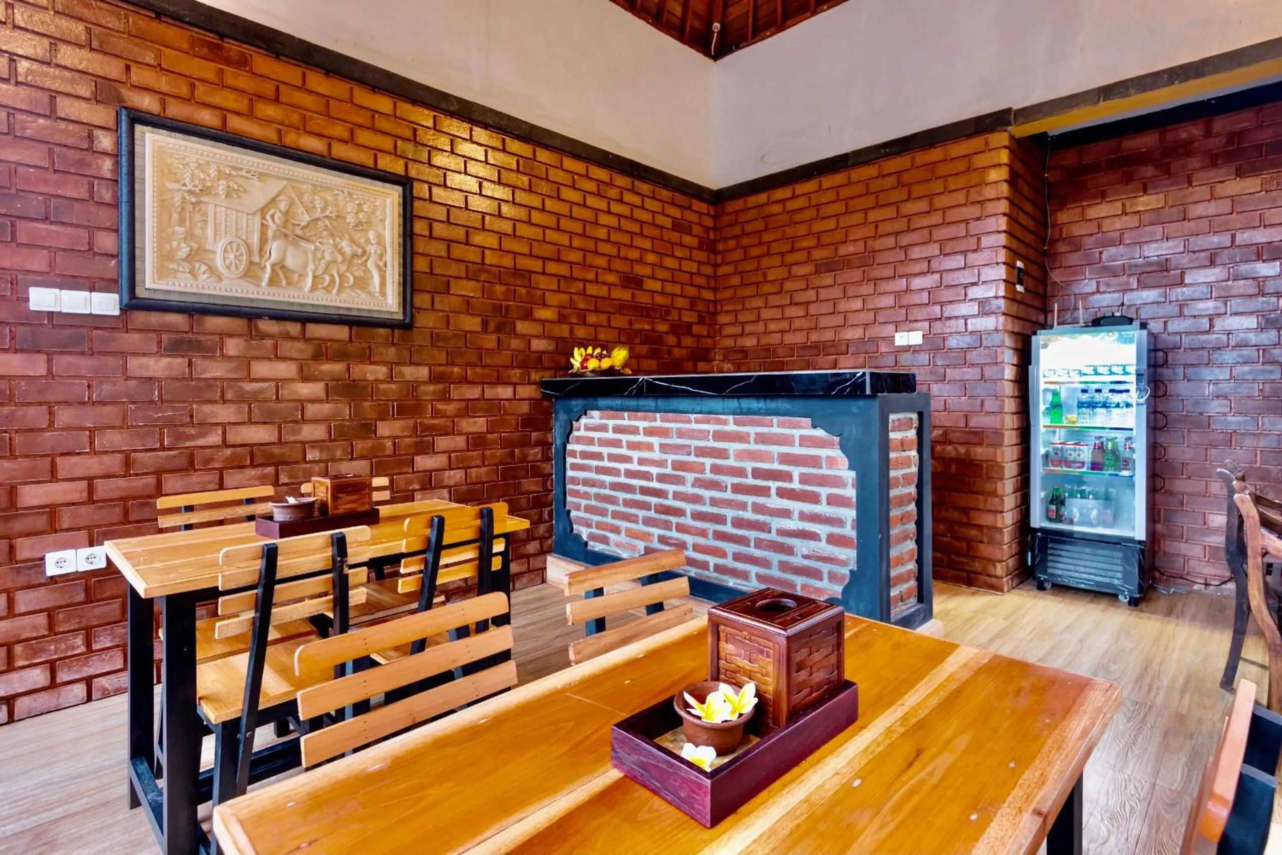 Restaurant/places to eat in La Sari Village