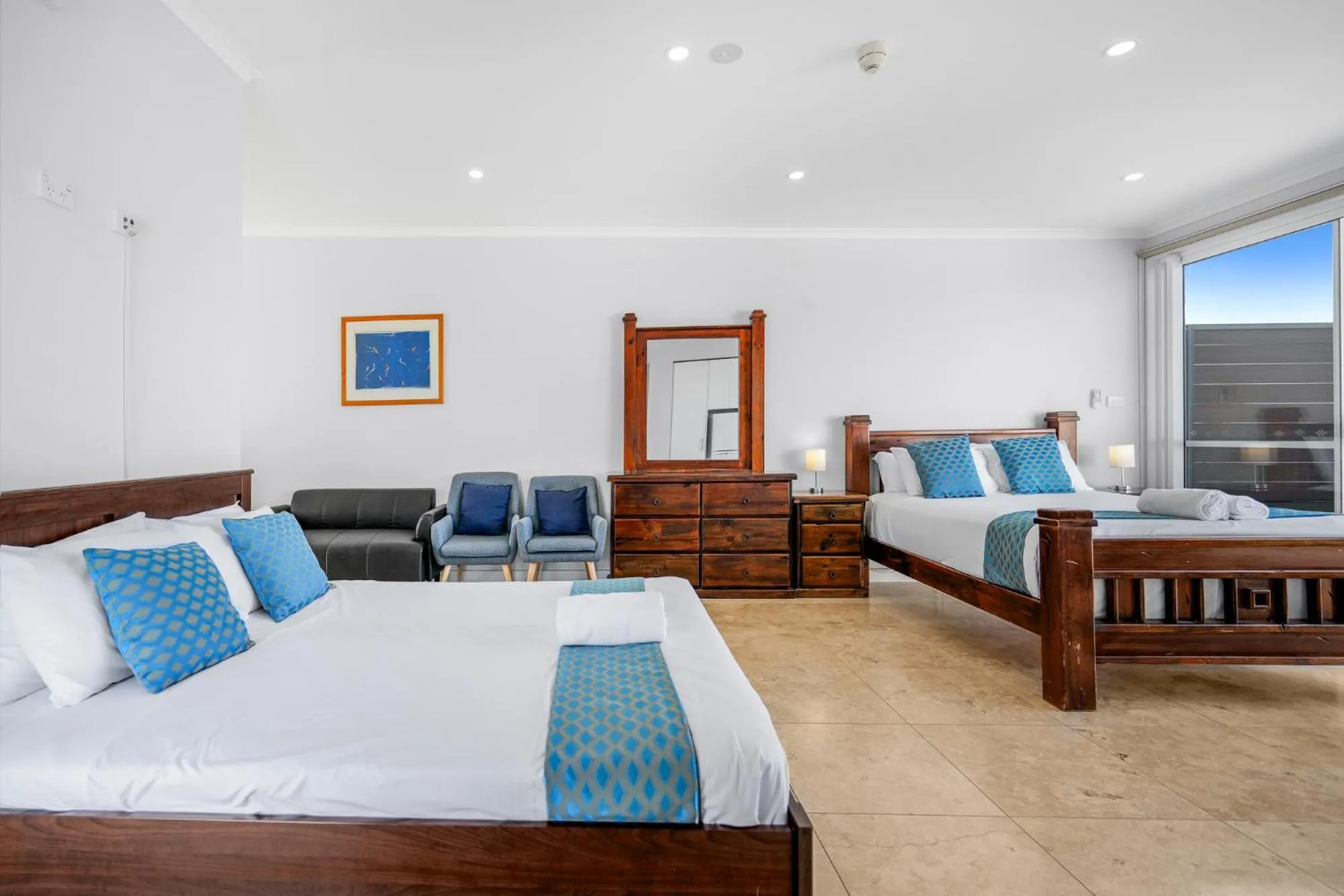 Living room, Bed in Lakes Resort Toukley