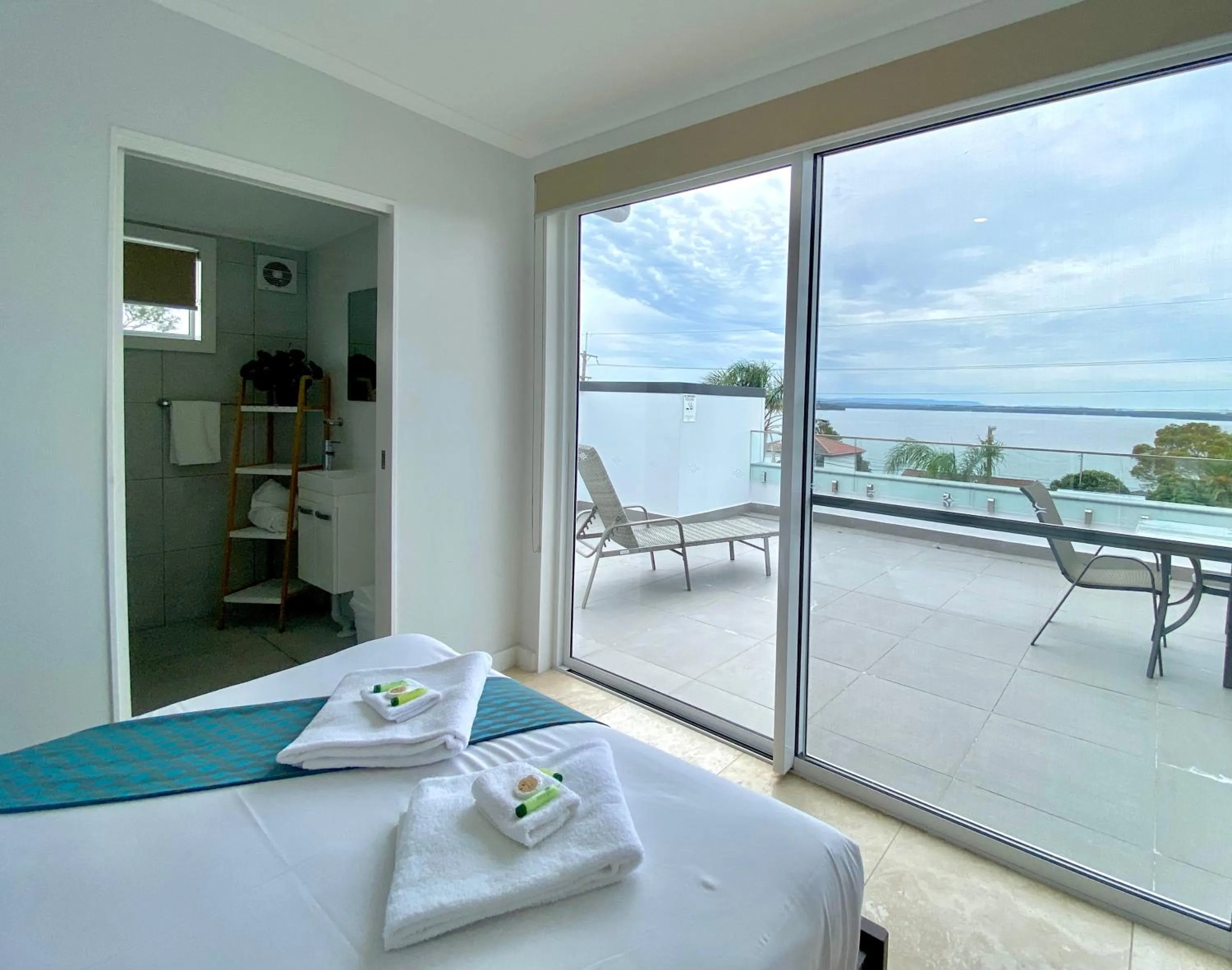 Bed in Lakes Resort Toukley