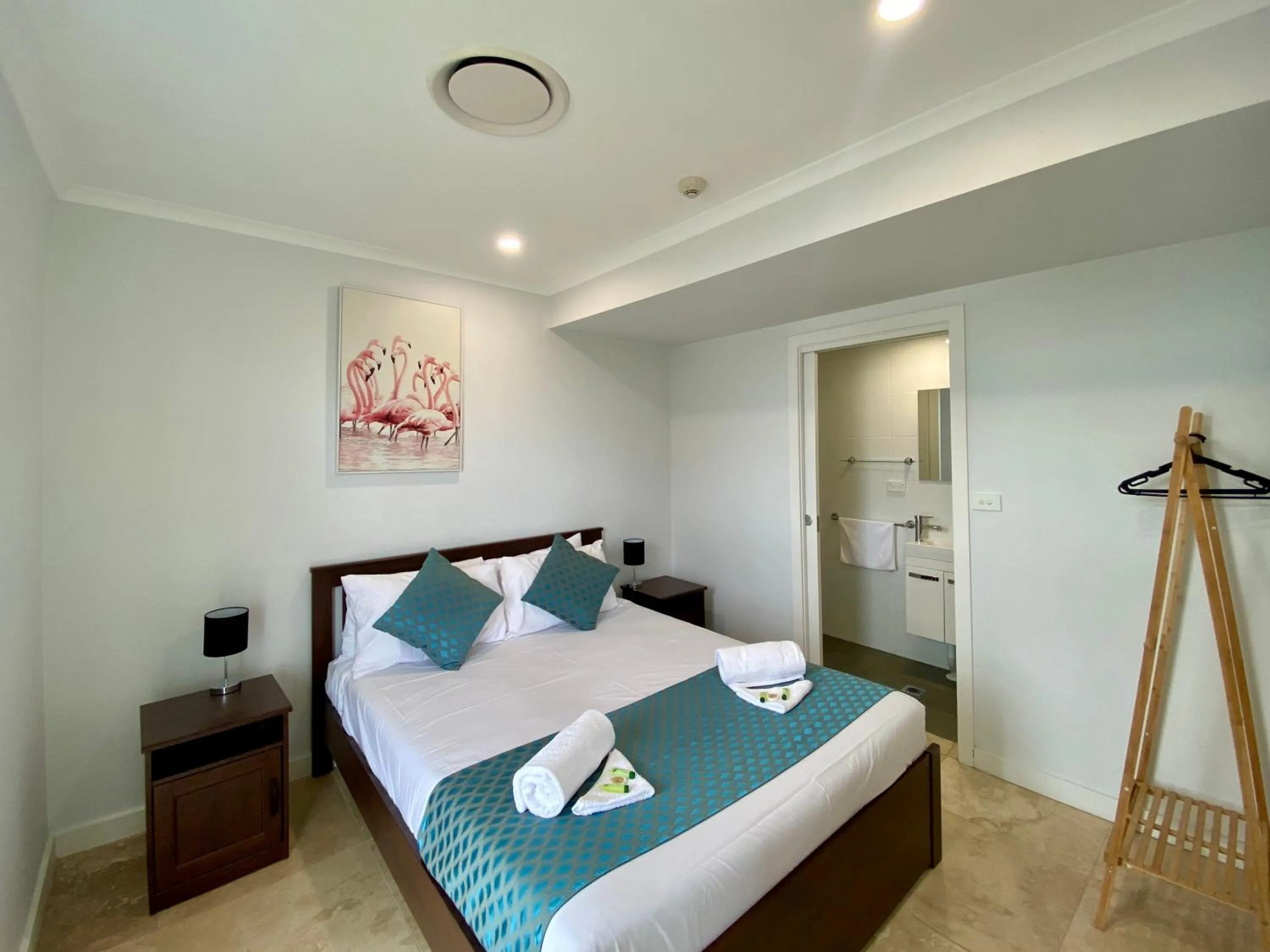 Bedroom, Bed in Lakes Resort Toukley