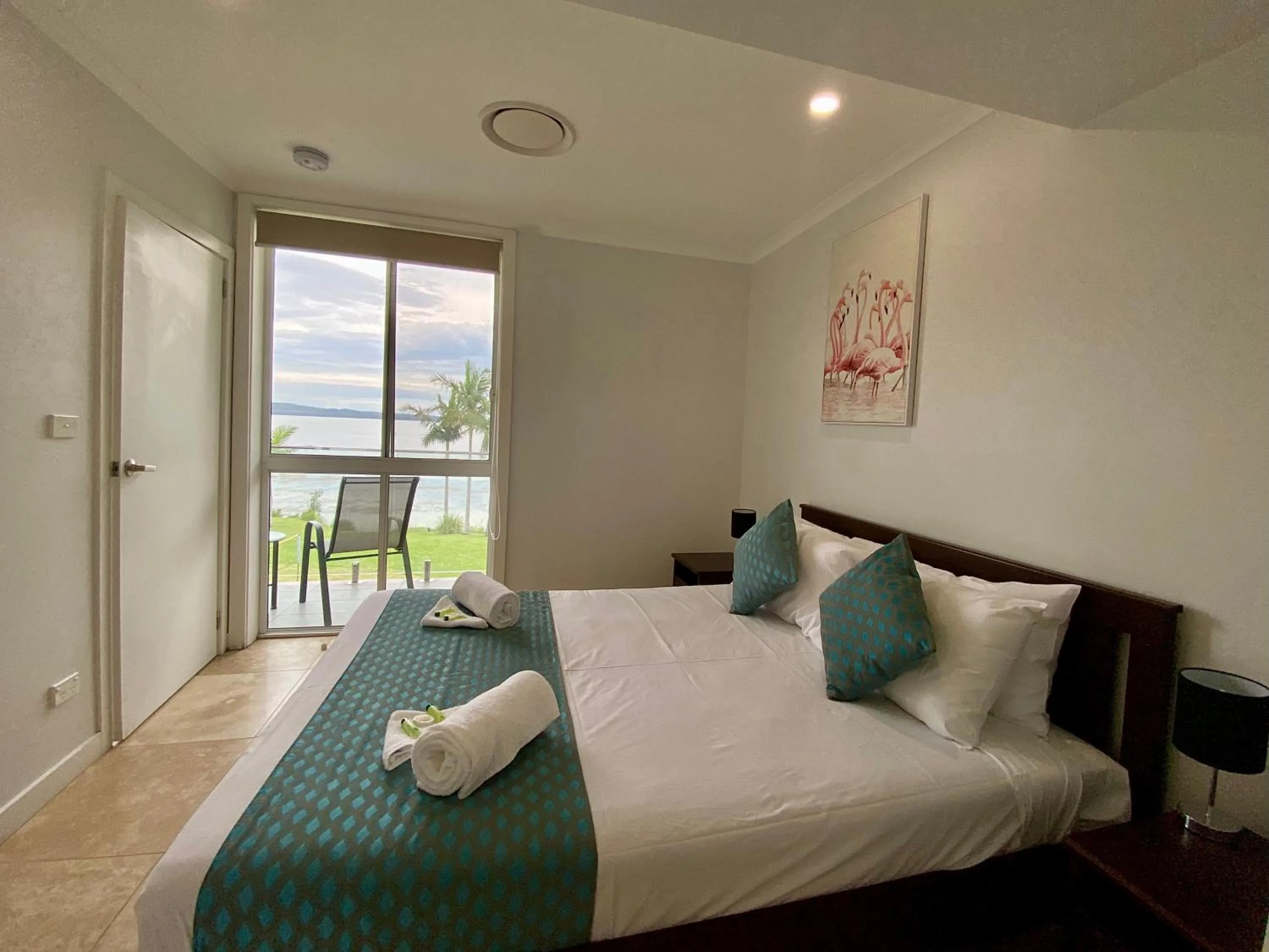 Bedroom, Bed in Lakes Resort Toukley