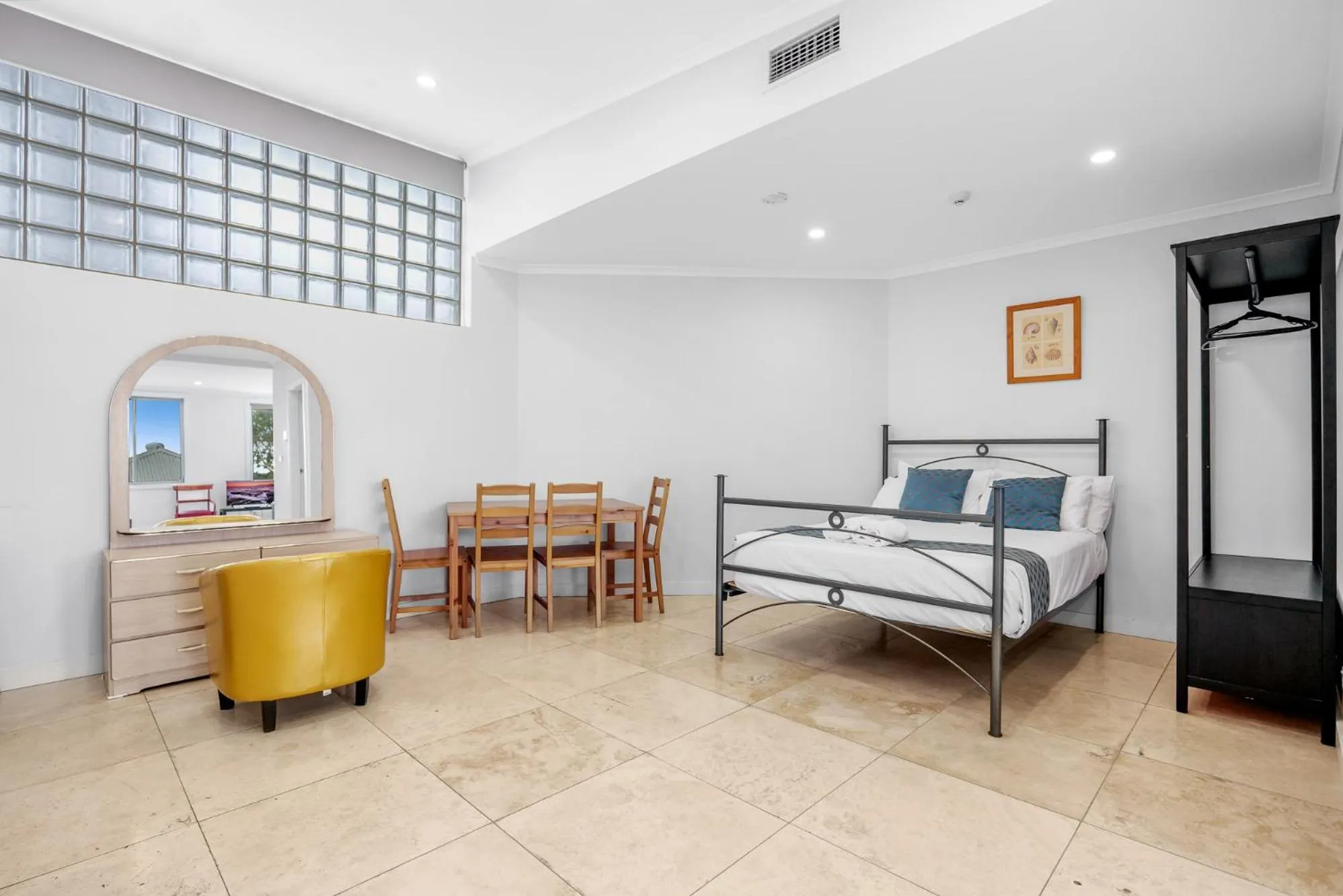 Bed in Lakes Resort Toukley