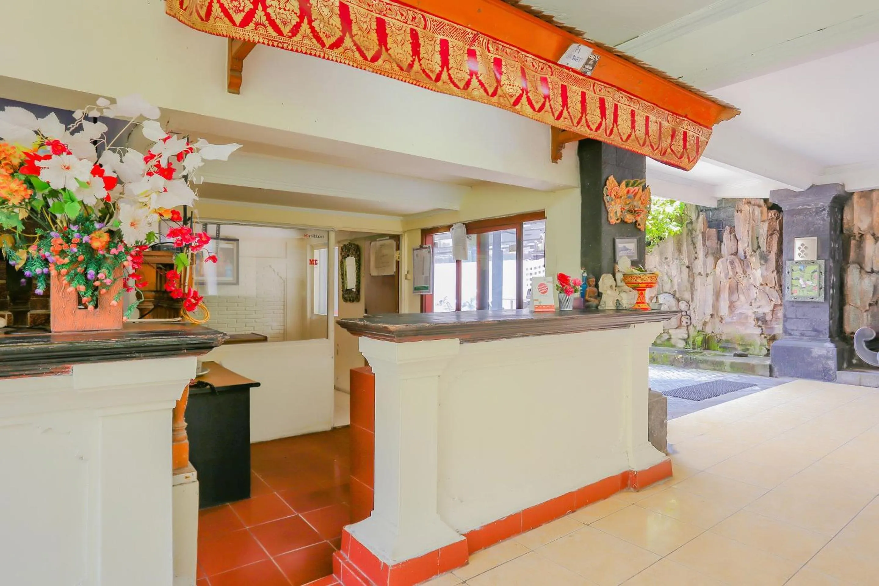 Lobby or reception in Hotel O Ari Beach Inn