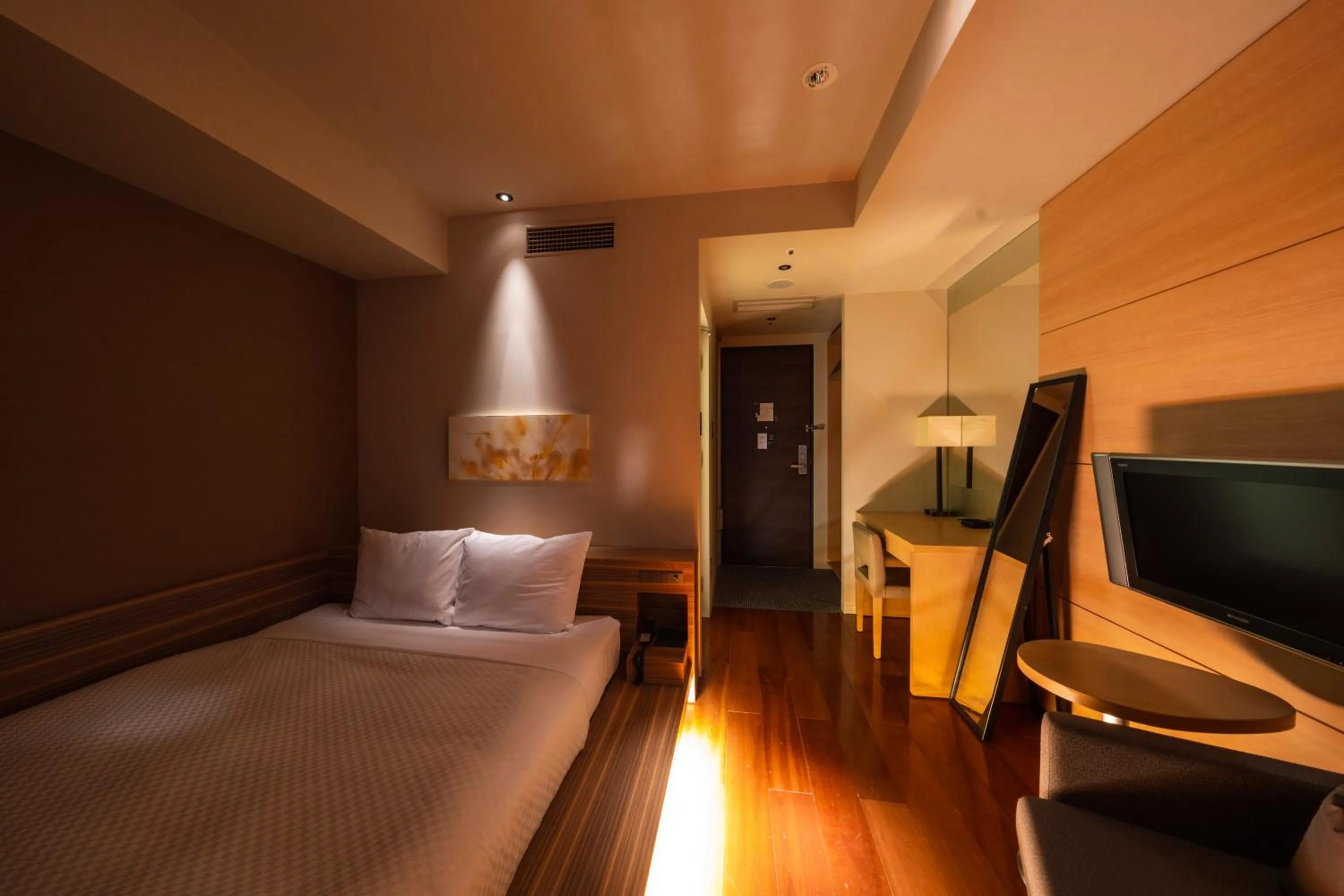 Photo of the whole room, Bed in KOKO HOTEL Fukuoka Tenjin