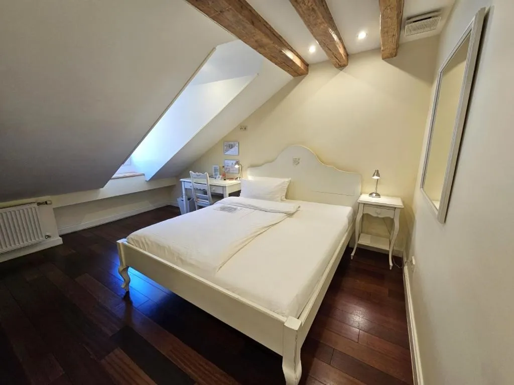 Bed in Hotel Villa Marstall