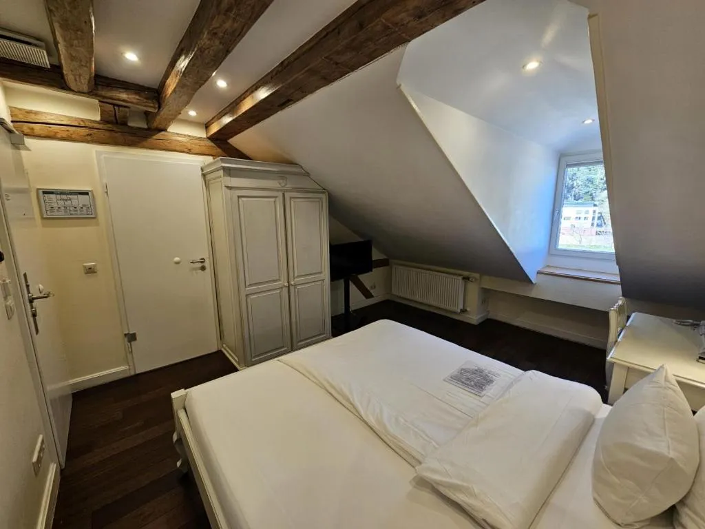 Bed in Hotel Villa Marstall