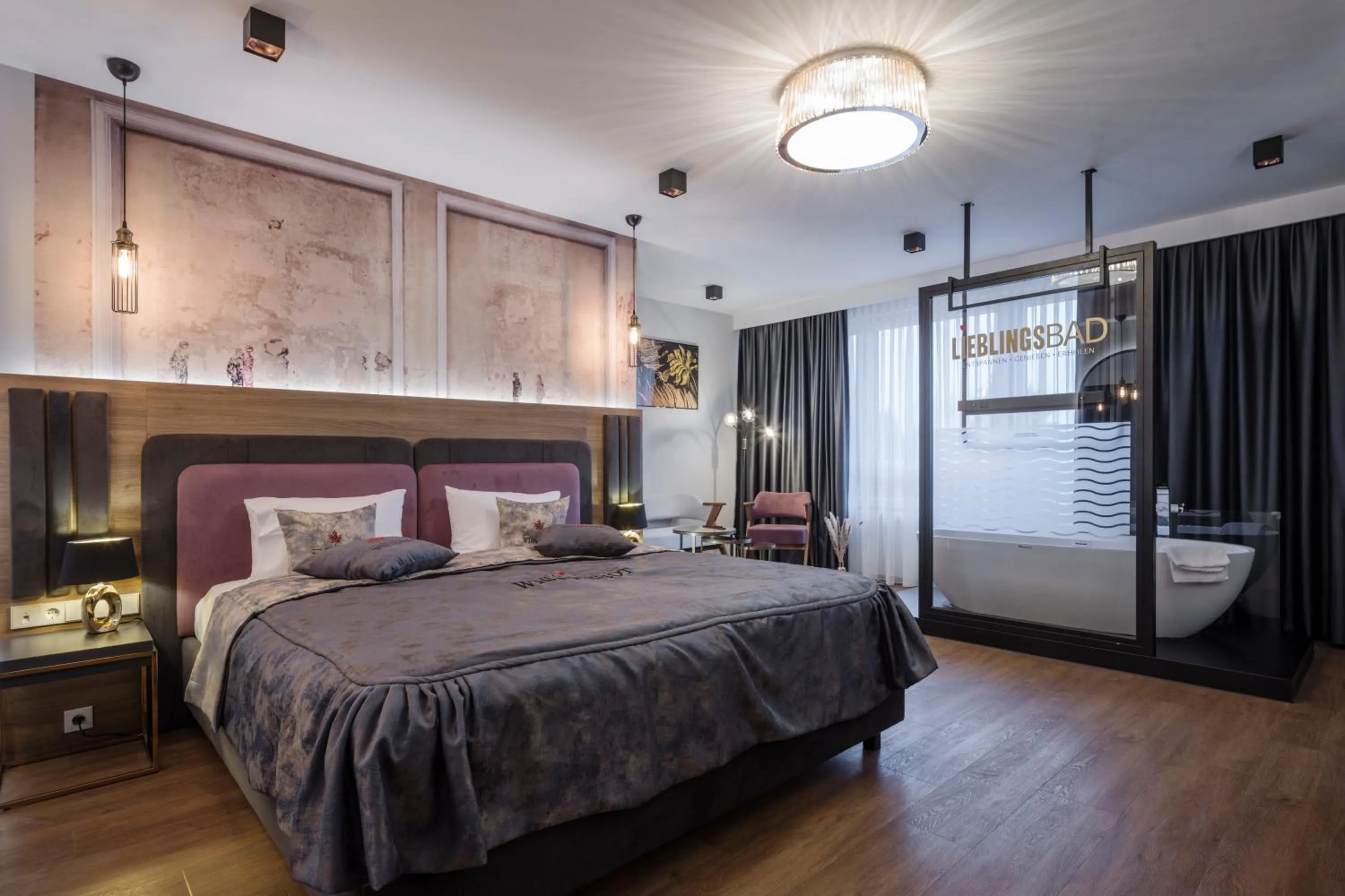 Photo of the whole room, Bed in Design Hotel Winterrot