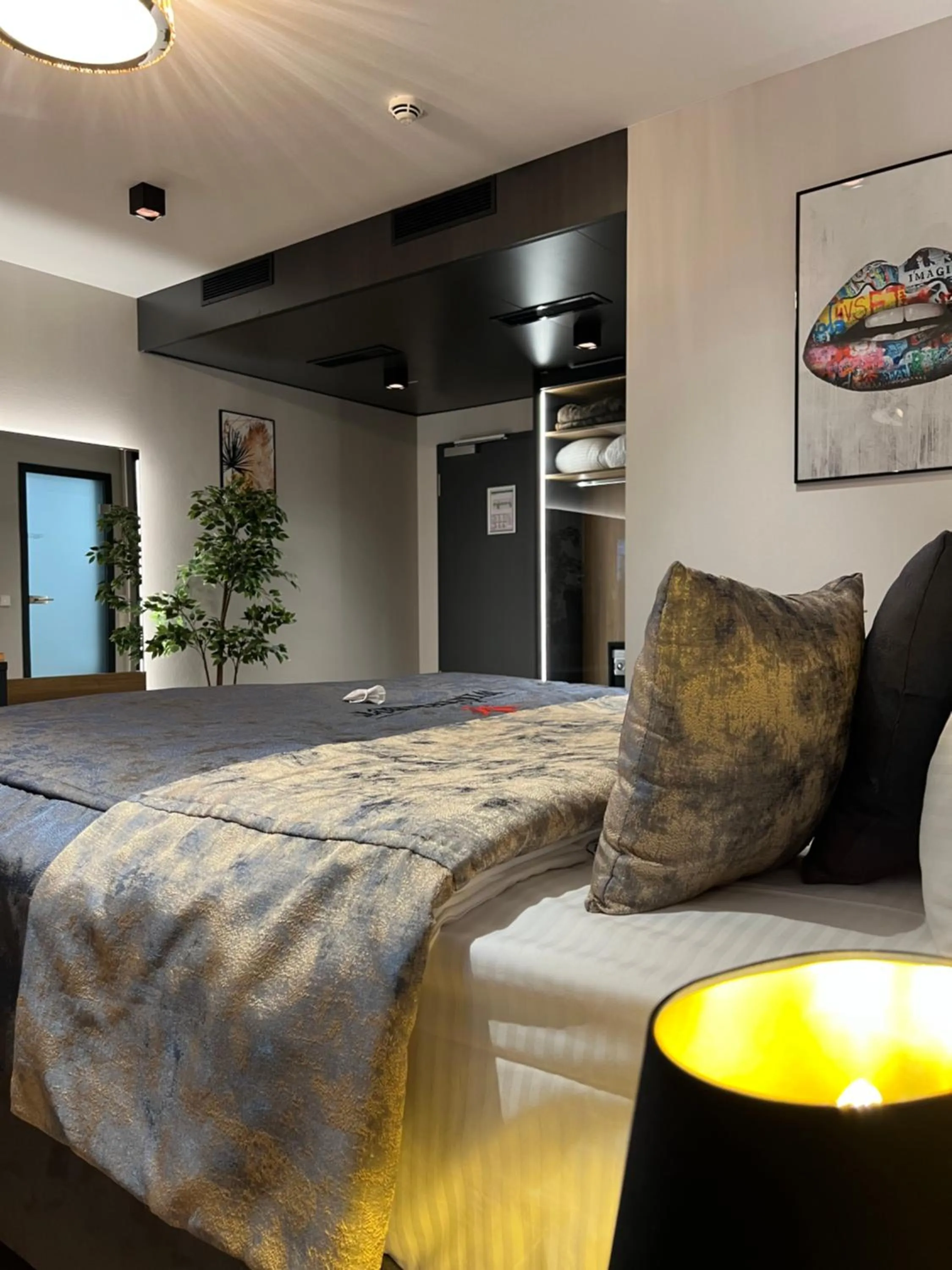 Photo of the whole room, Bed in Design Hotel Winterrot