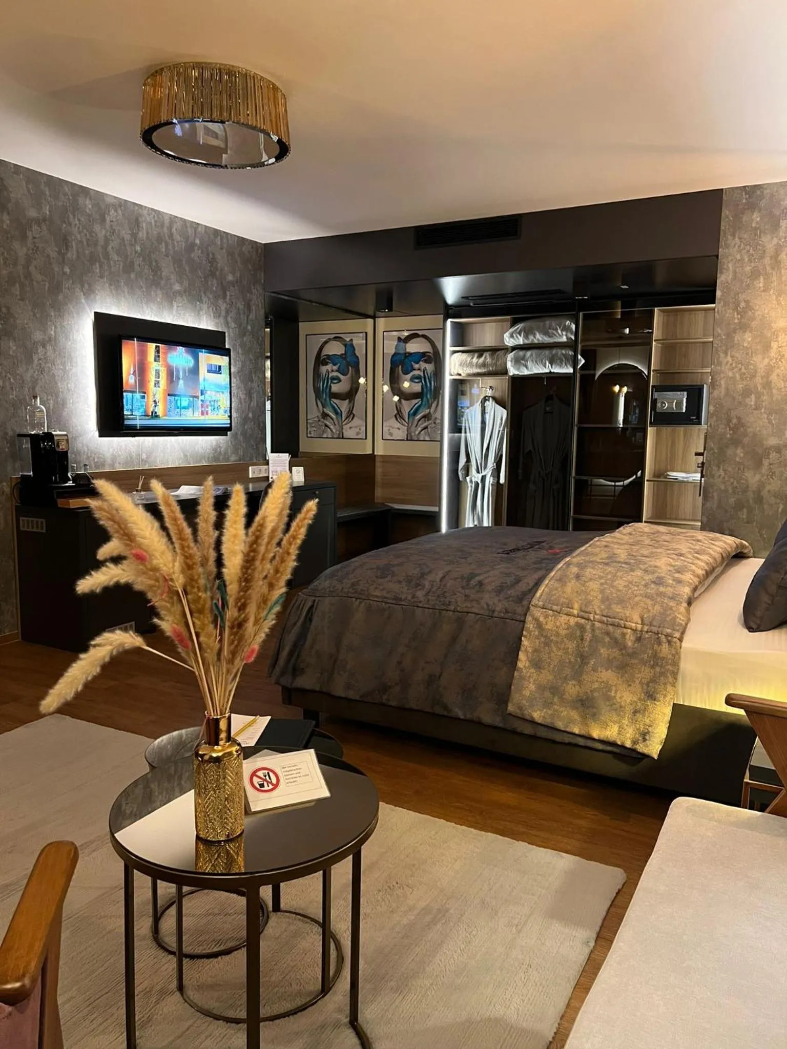 Photo of the whole room, Bed in Design Hotel Winterrot