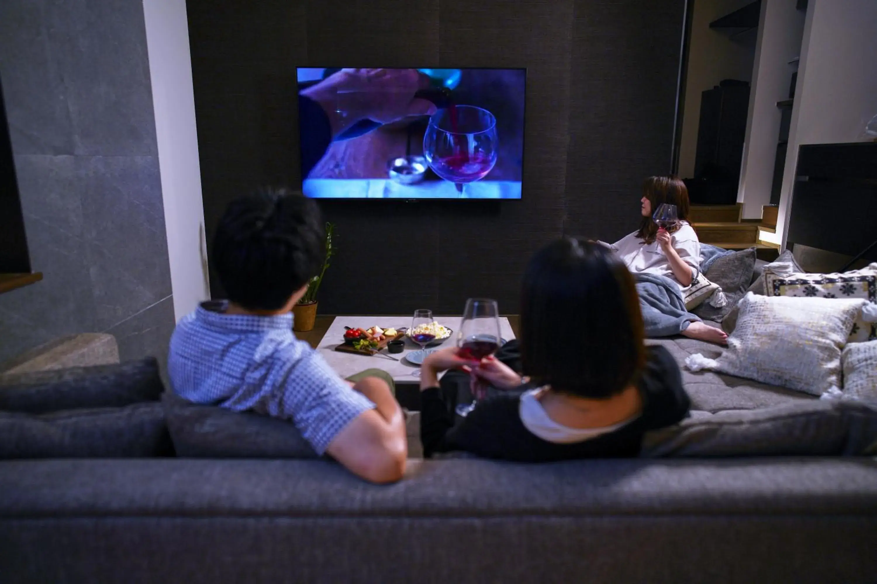 Photo of the whole room in 20 PIECES Photo of the whole room in 20 PIECES