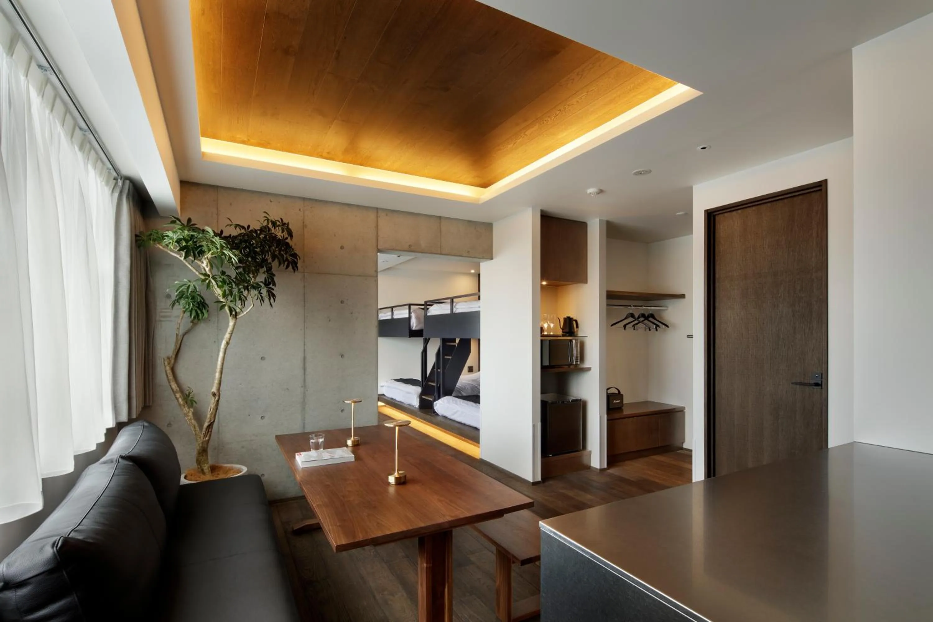 Dining area in 20 PIECES