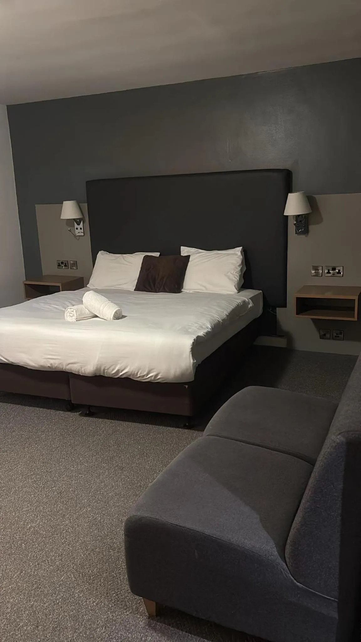 Seating area, Bed in Midlands Hotel