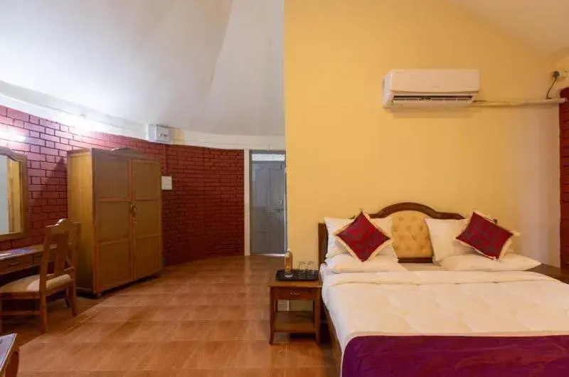 Deluxe Double Room with Balcony in KSTDC Hotel Mayura Krishna Almatti Deluxe Double Room with Balcony in KSTDC Hotel Mayura Krishna Almatti