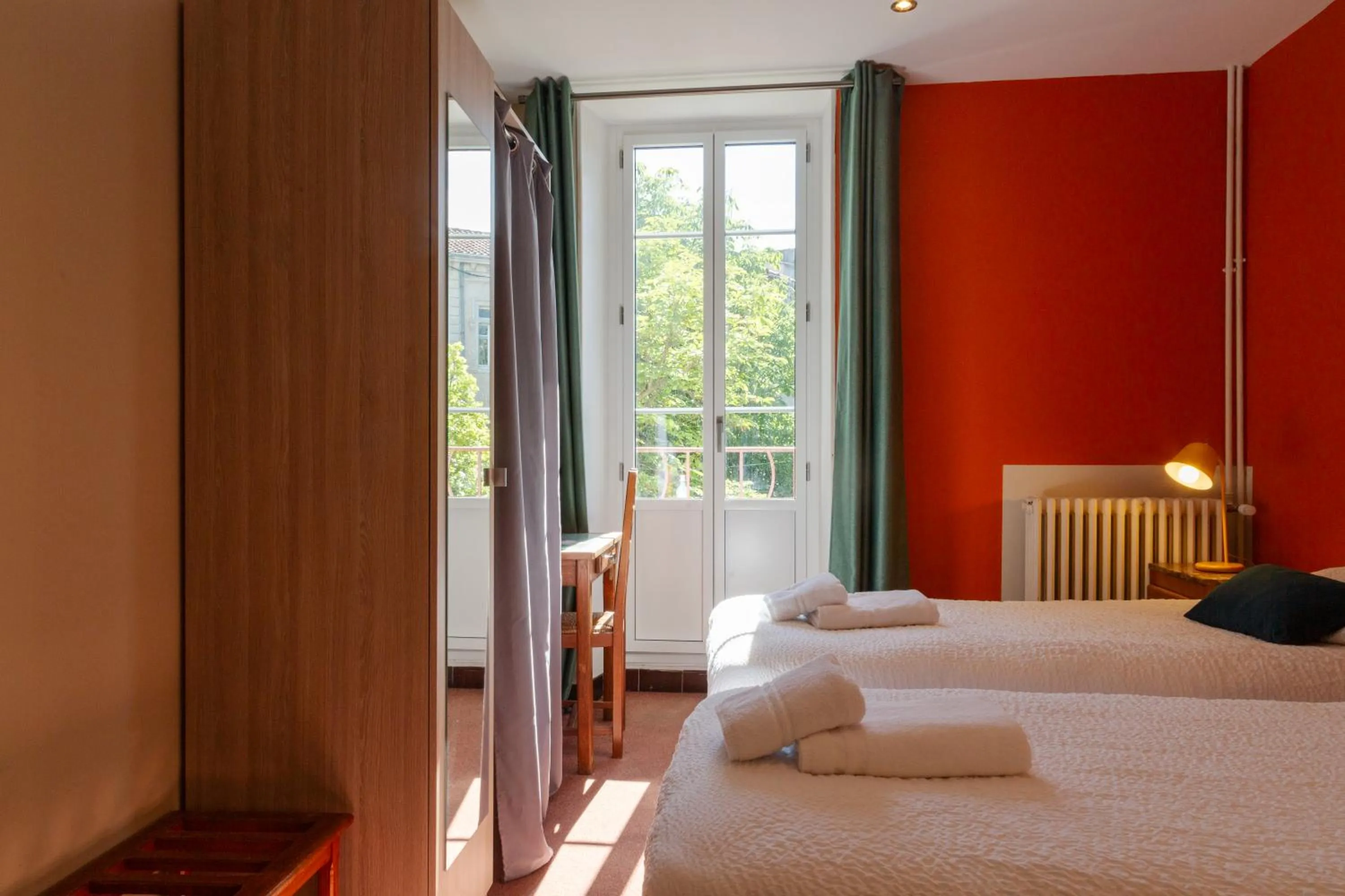 Bed in Logis Hôtel Restaurant Le Louvre