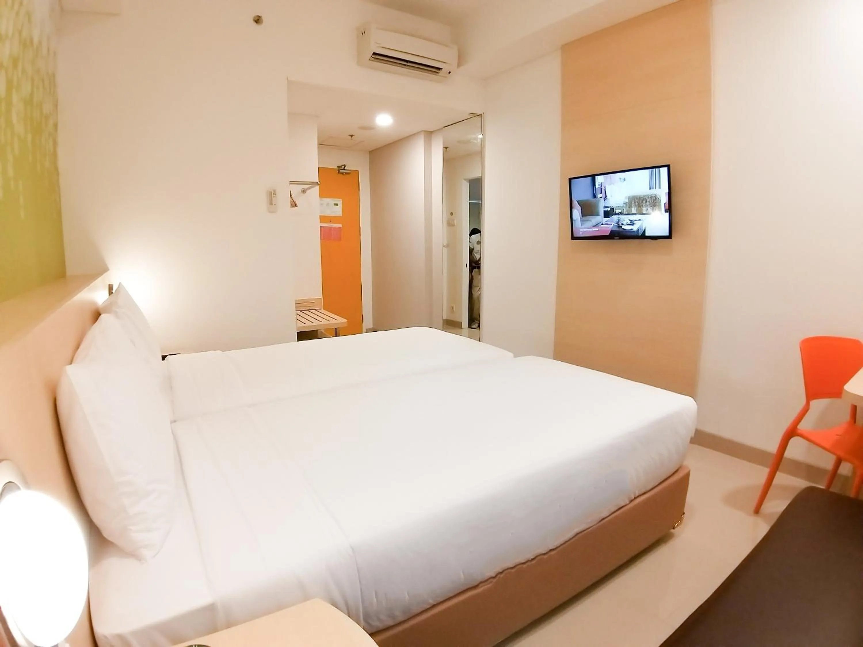 Bedroom, Bed in Zest Parang Raja Solo by Swiss-Belhotel International