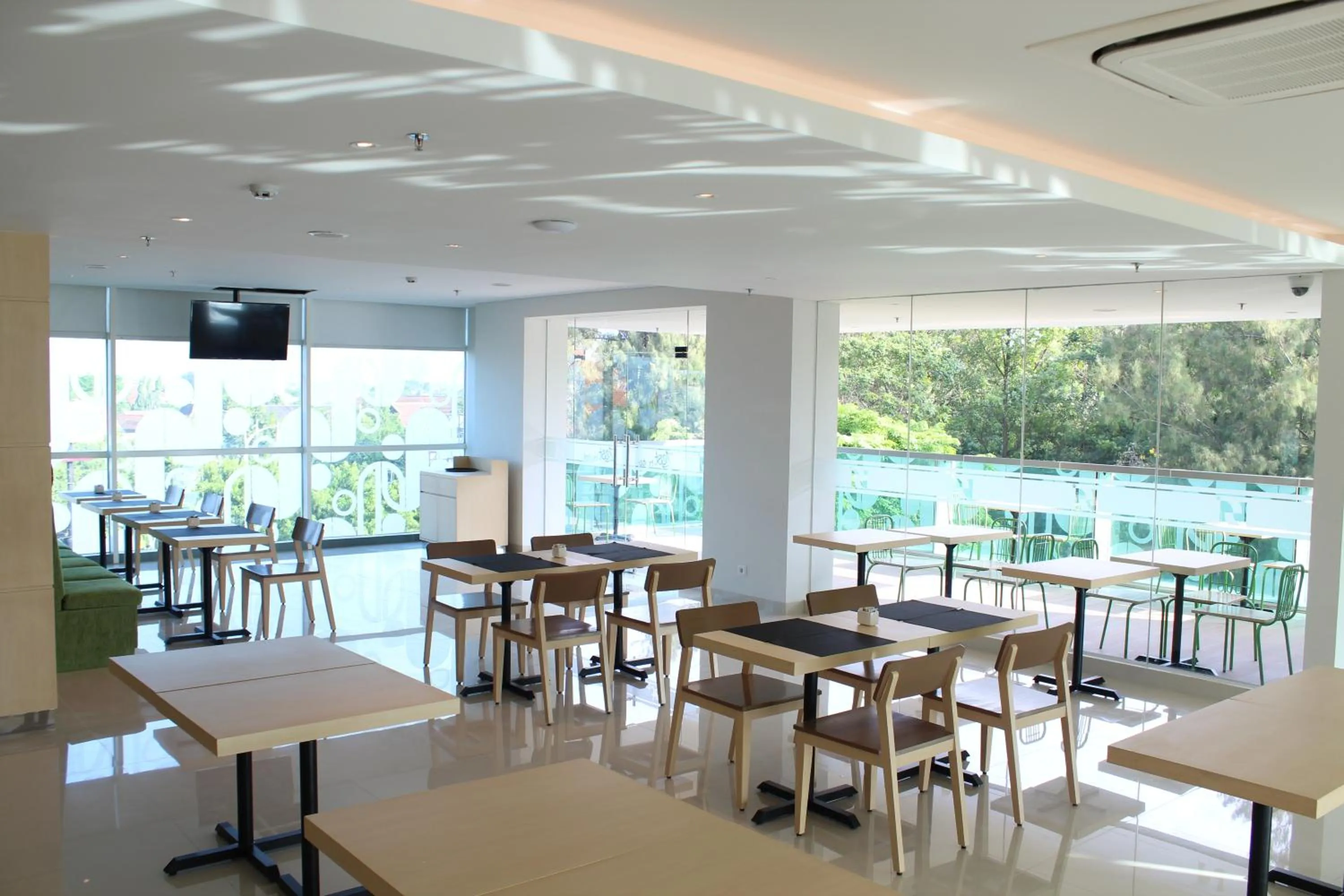 Restaurant/places to eat in Zest Parang Raja Solo by Swiss-Belhotel International