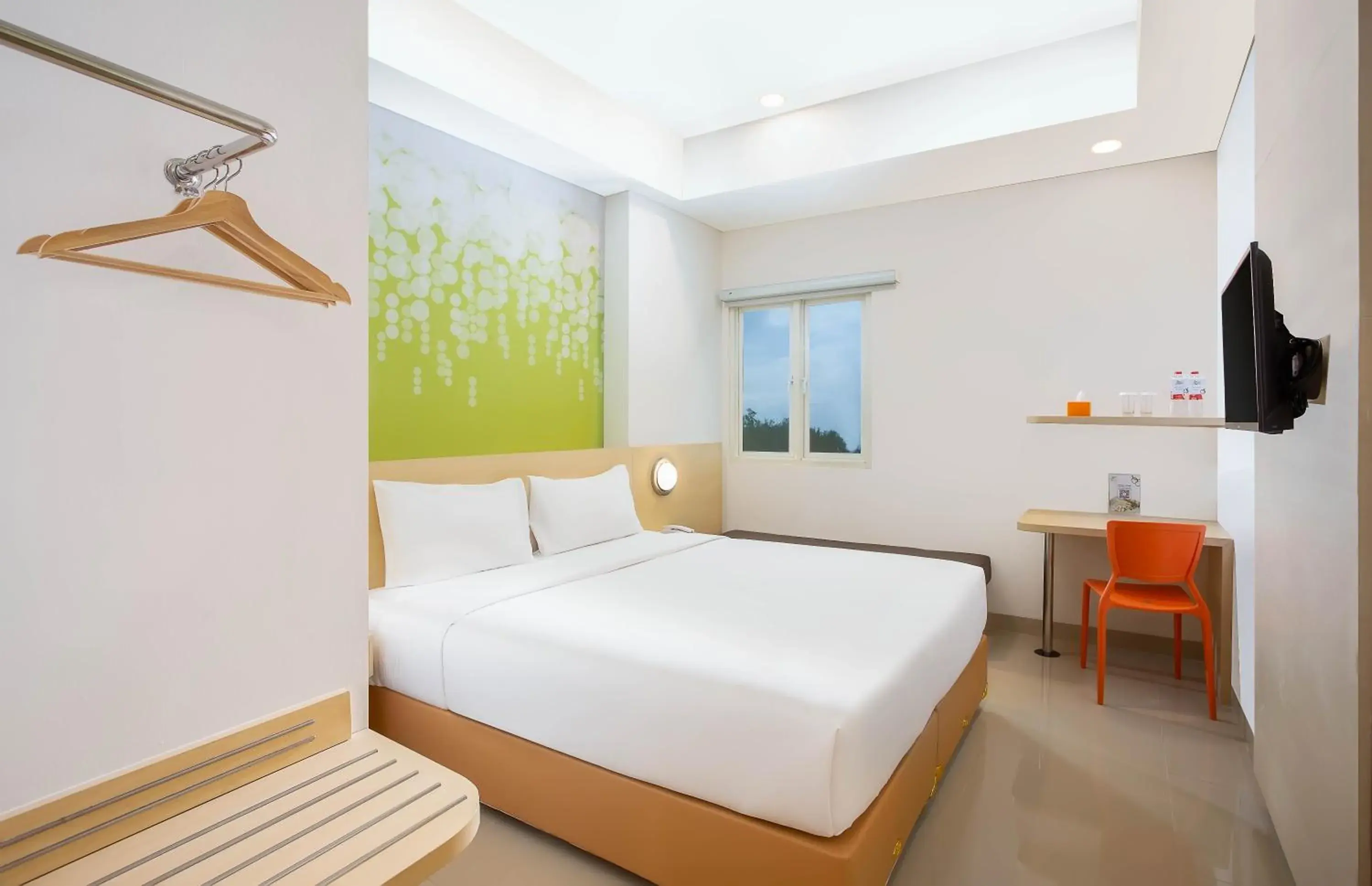 Zest Queen Room in Zest Parang Raja Solo by Swiss-Belhotel International Zest Queen Room in Zest Parang Raja Solo by Swiss-Belhotel International
