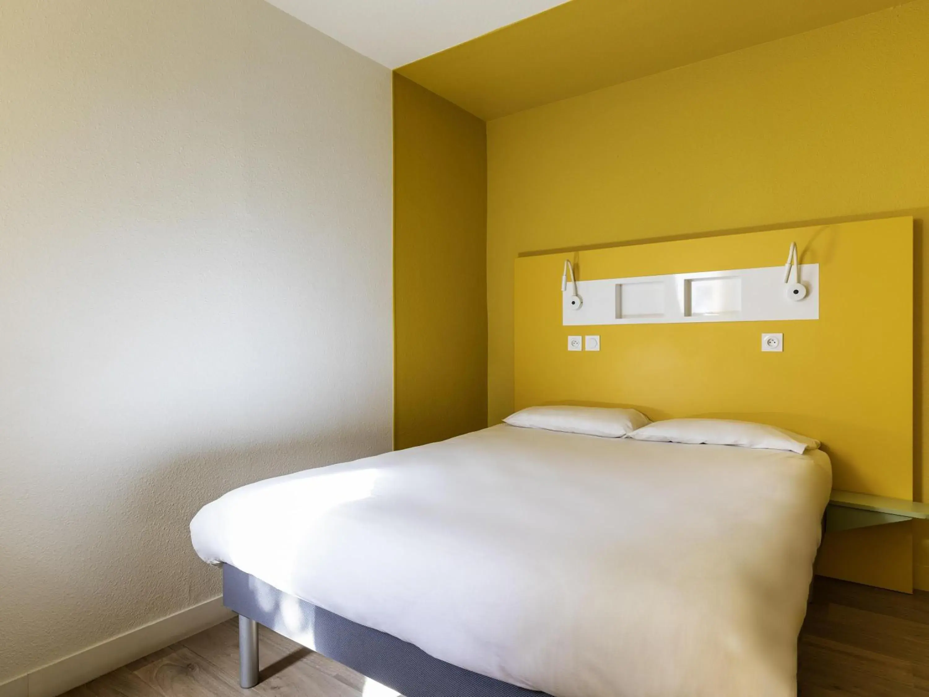 Bedroom, Bed in Ibis Budget Lyon Est Saint Quentin Fallavier Bedroom, Bed in Ibis Budget Lyon Est Saint Quentin Fallavier