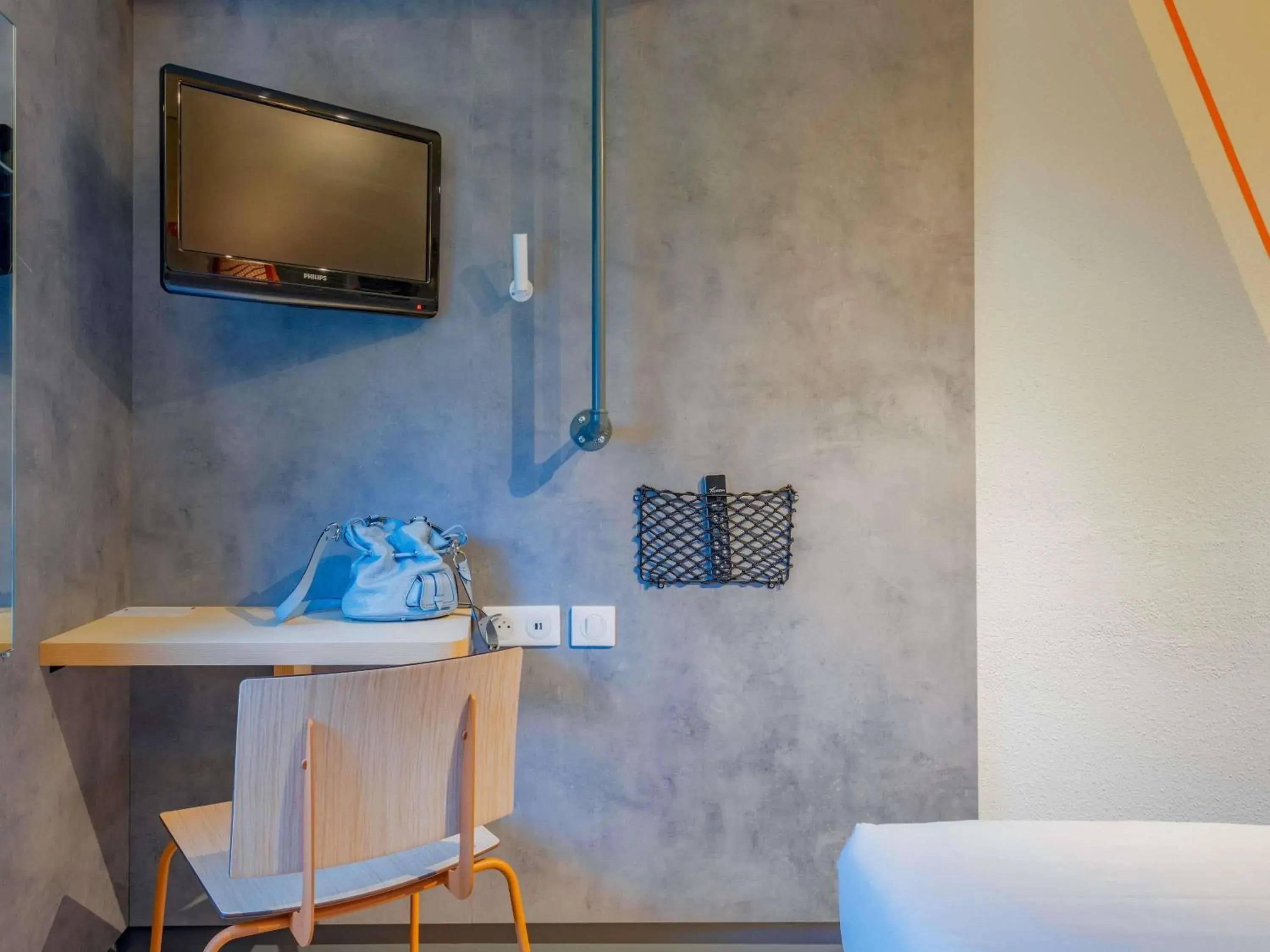 Bedroom, Bed in Ibis Budget Lyon Est Saint Quentin Fallavier Bedroom, Bed in Ibis Budget Lyon Est Saint Quentin Fallavier