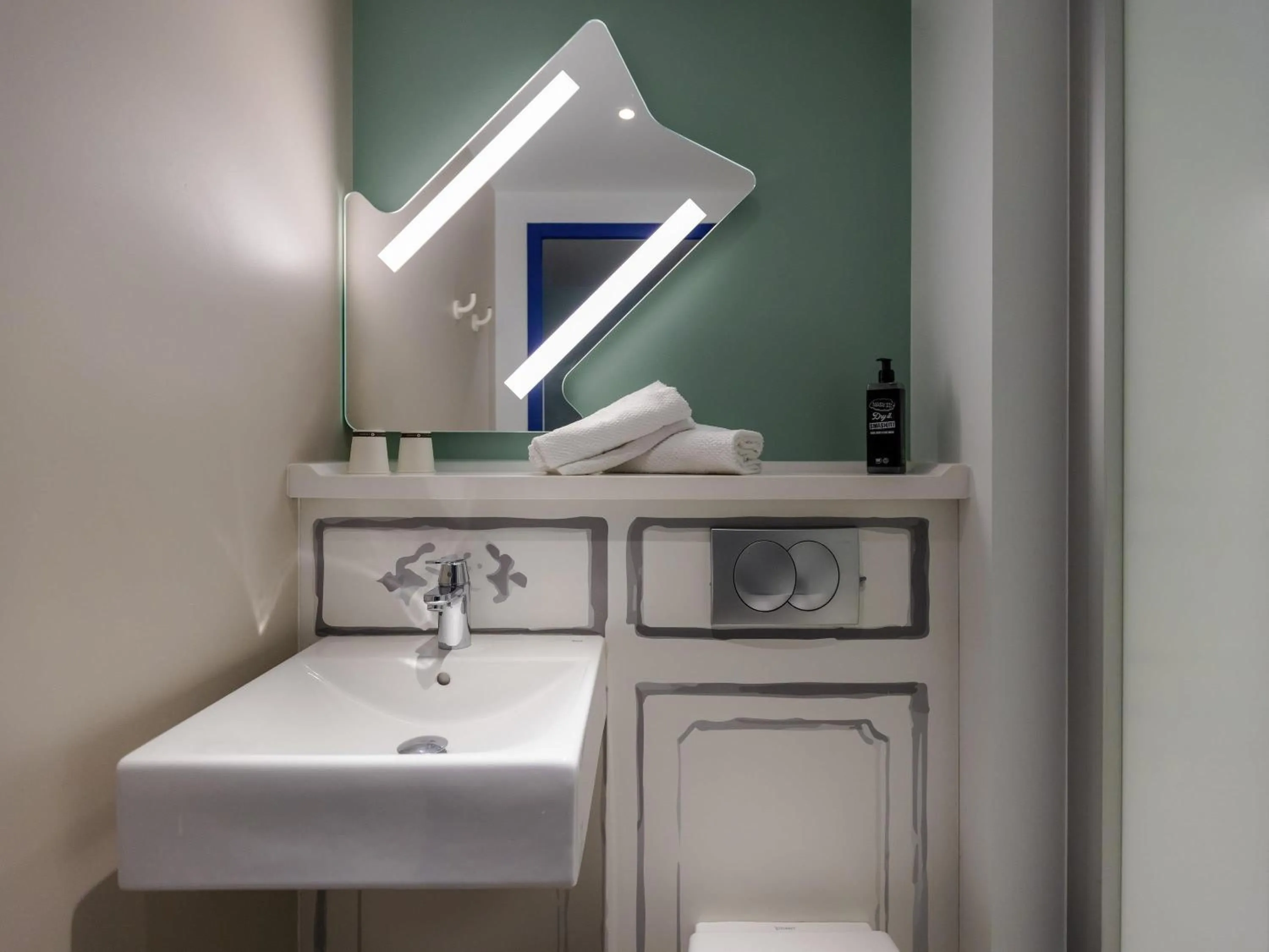 Bedroom in ibis budget Albertville