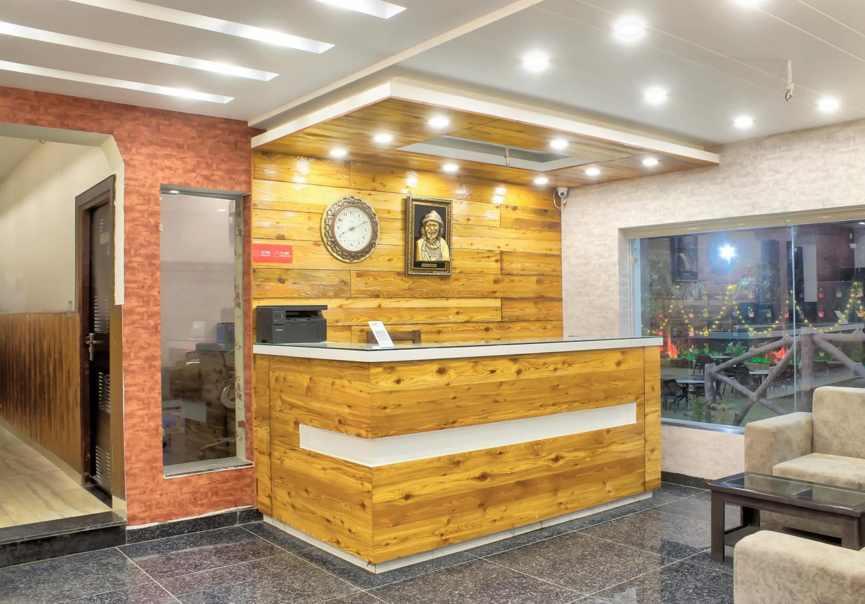 Lobby or reception in HOTEL HILL VIEW