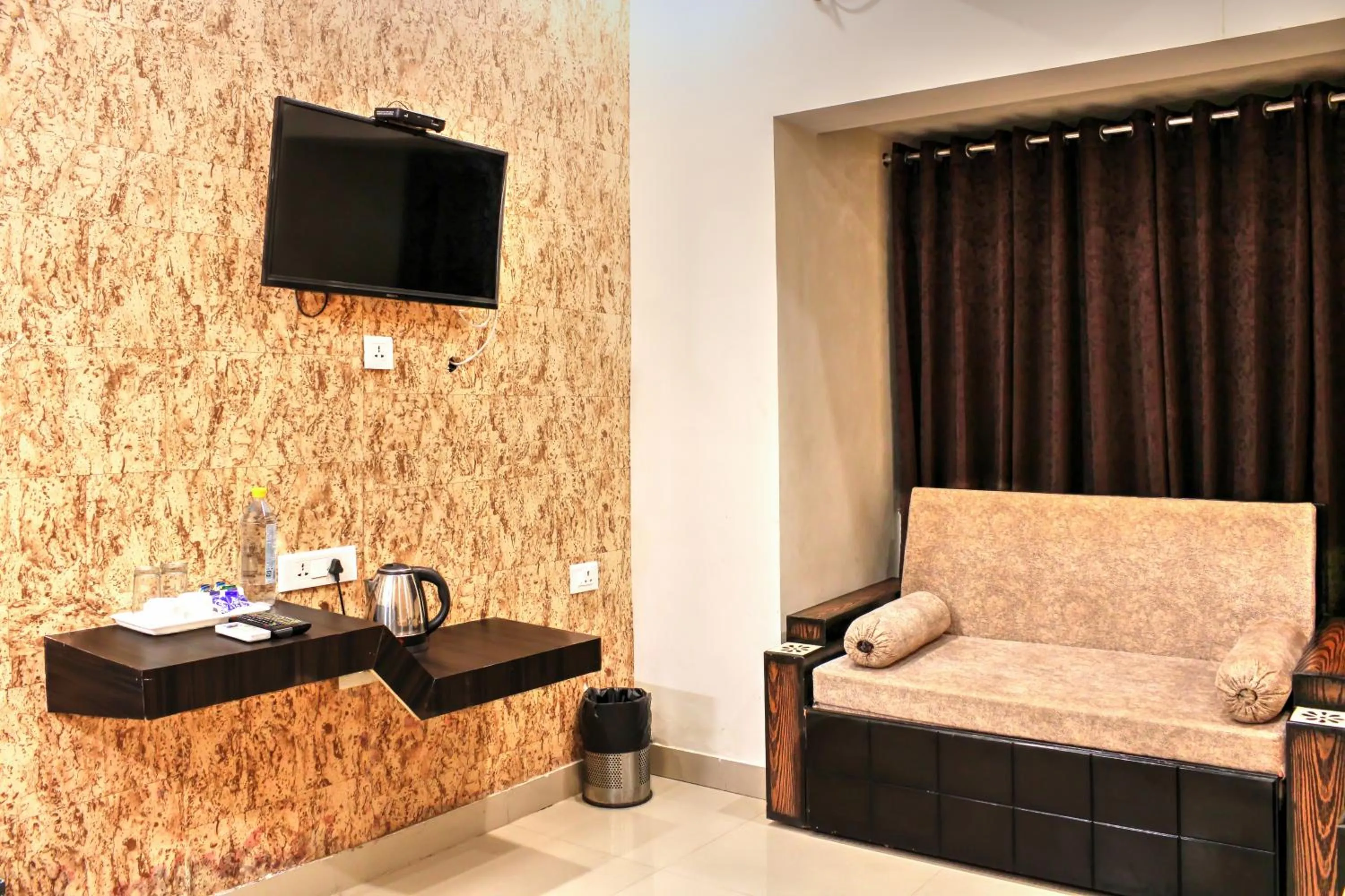 Living room in HOTEL HILL VIEW