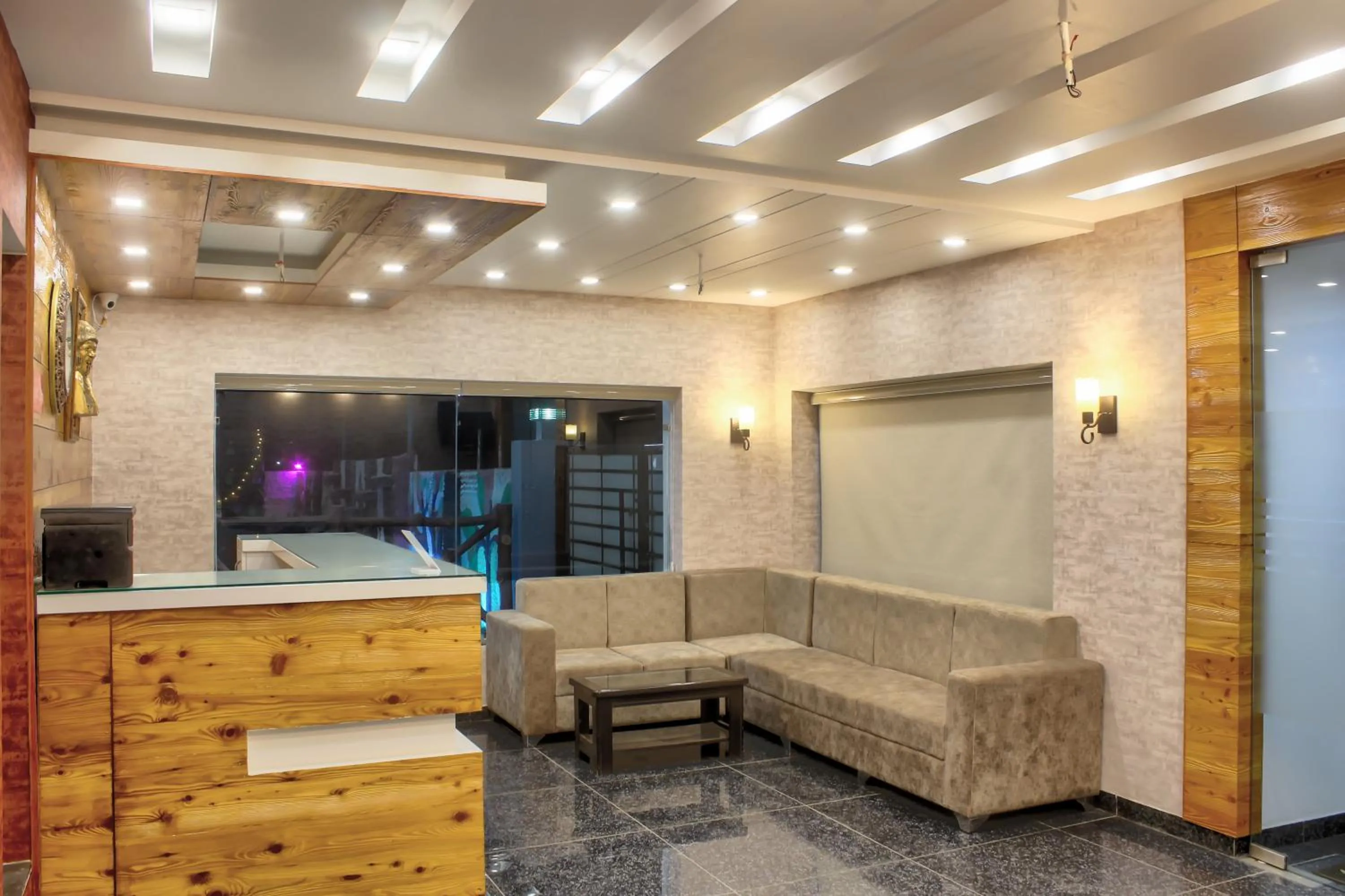 Lobby or reception in HOTEL HILL VIEW