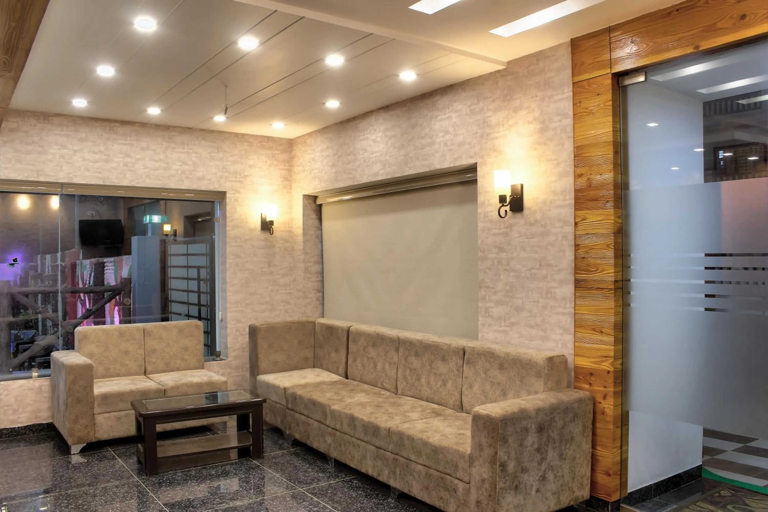 Lobby or reception in HOTEL HILL VIEW