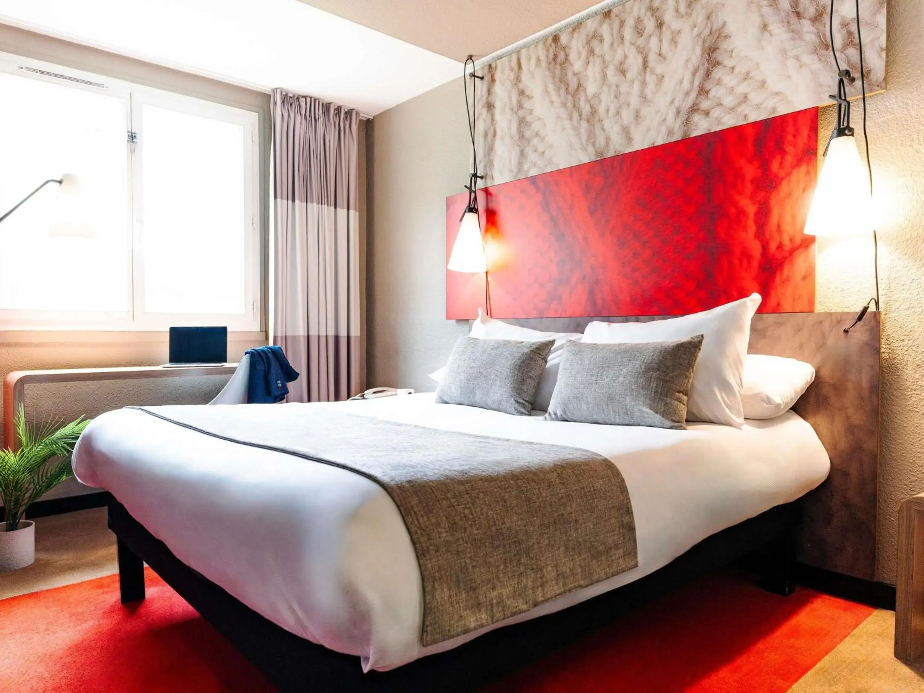 Bedroom, Bed in Hôtel Ibis Cognac Centre Bedroom, Bed in Hôtel Ibis Cognac Centre