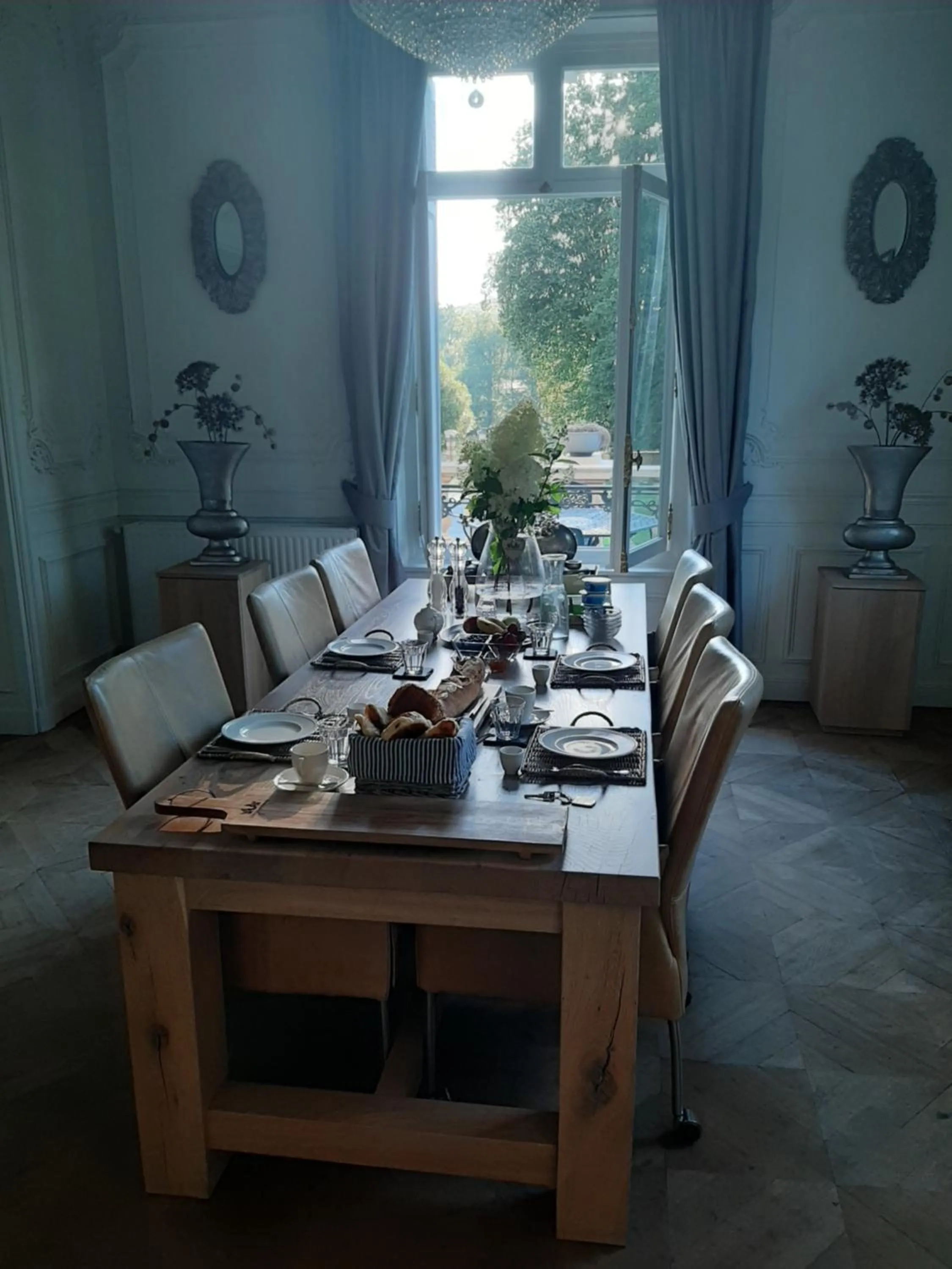 Dining area in Chateau Sourliavoux, appartement en chambres d'hôtes