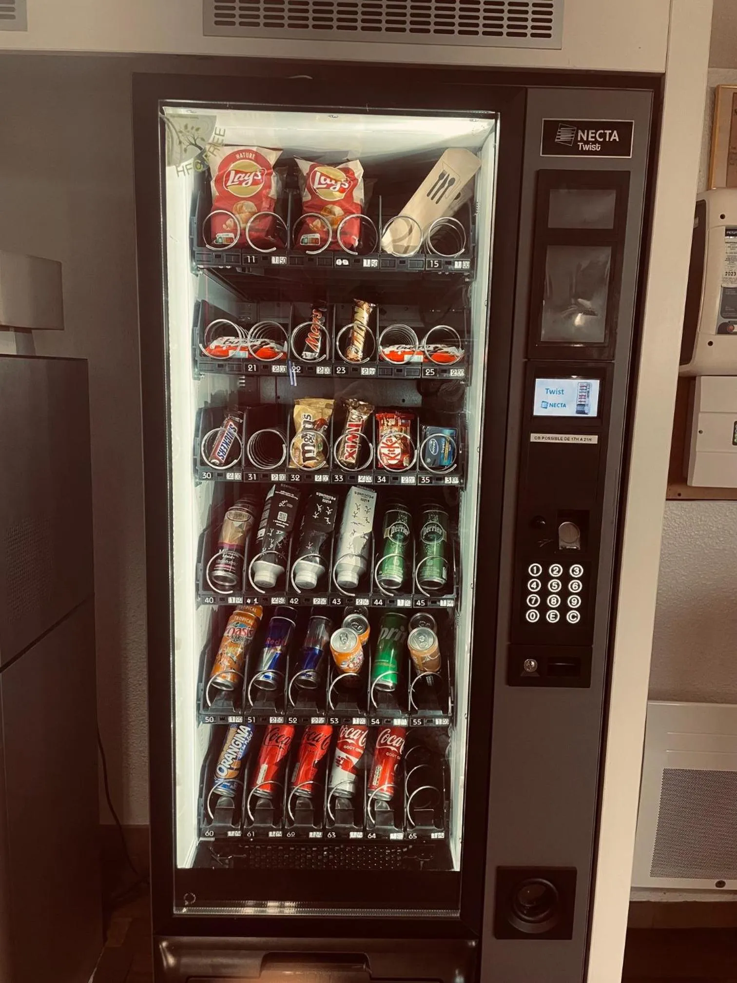 vending machine in HôtelF1 Angoulême